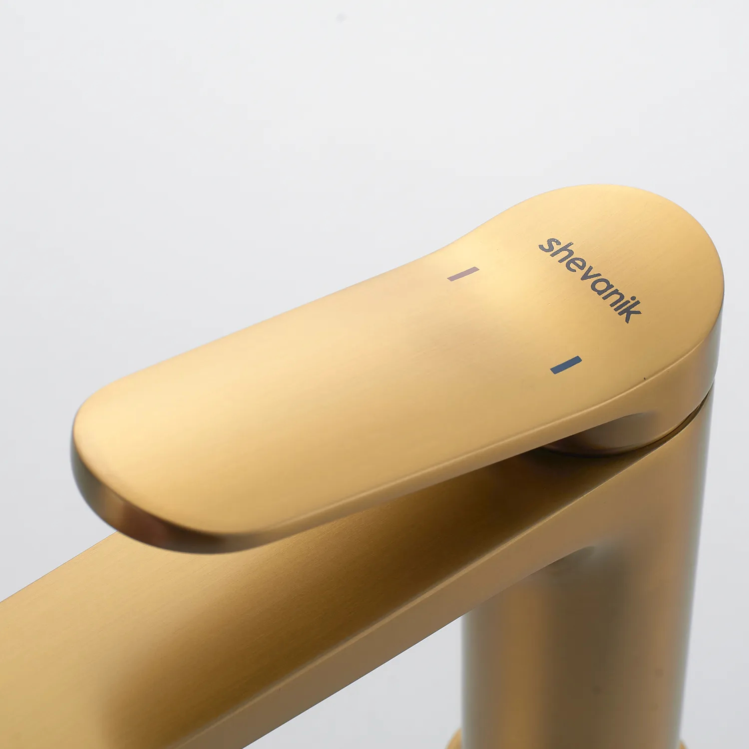 Смеситель для раковины Shevanik S4301G, золотой сатин