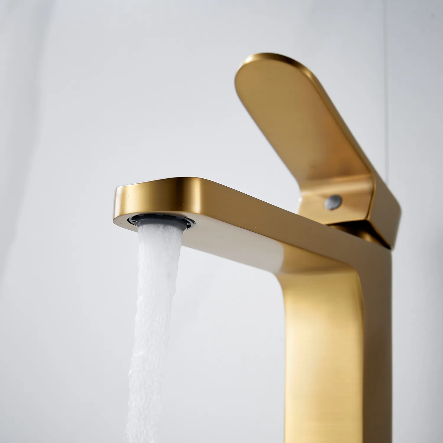 Смеситель для раковины Shevanik S4501G, золотой сатин