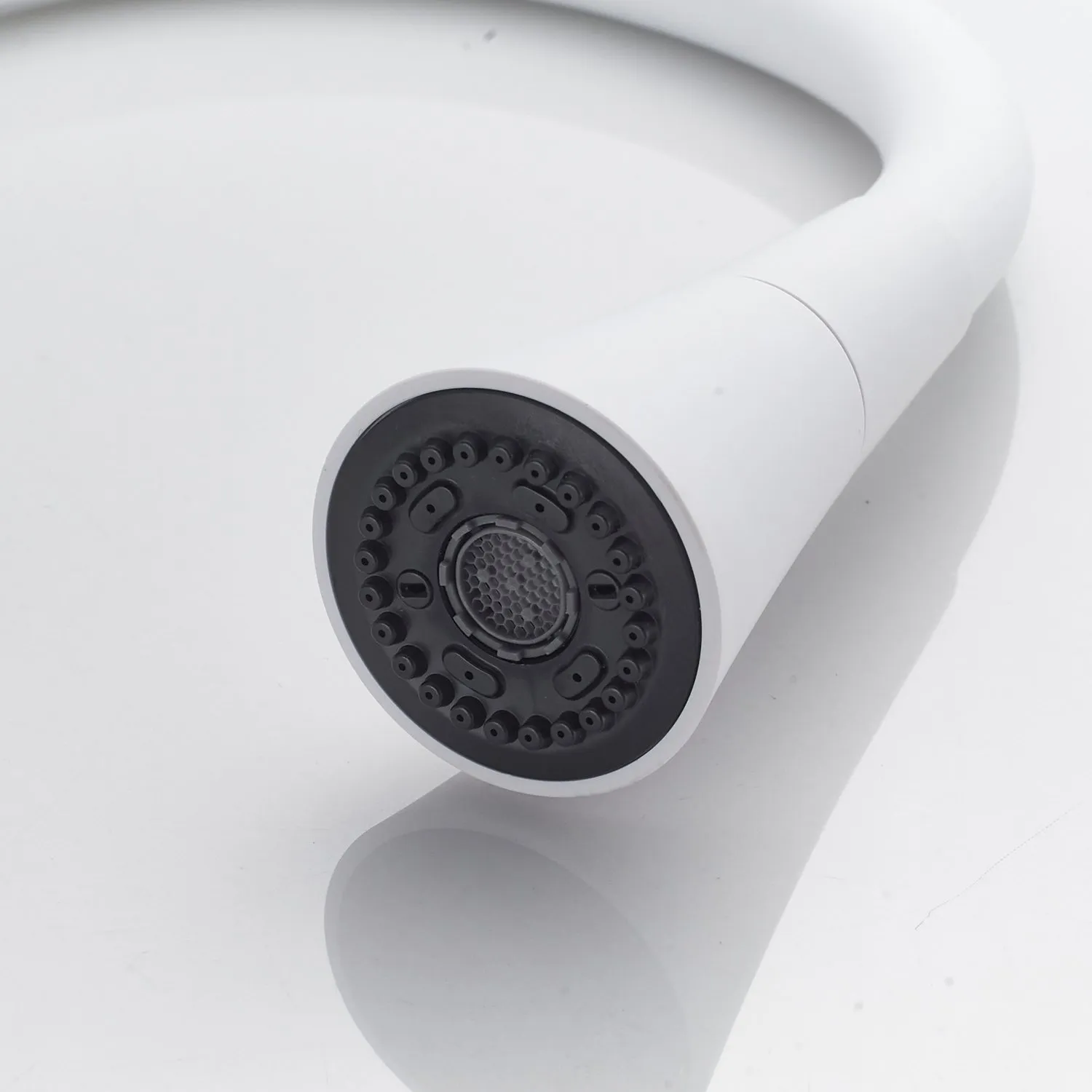 Смеситель для кухни с гибким изливом и режимом "душ" Rose R213C, белый