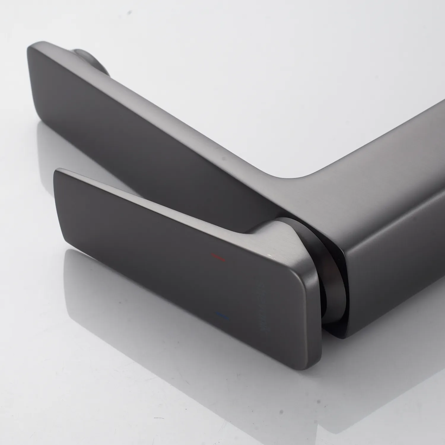 Смеситель для раковины Shevanik S8901T-1, оружейная сталь