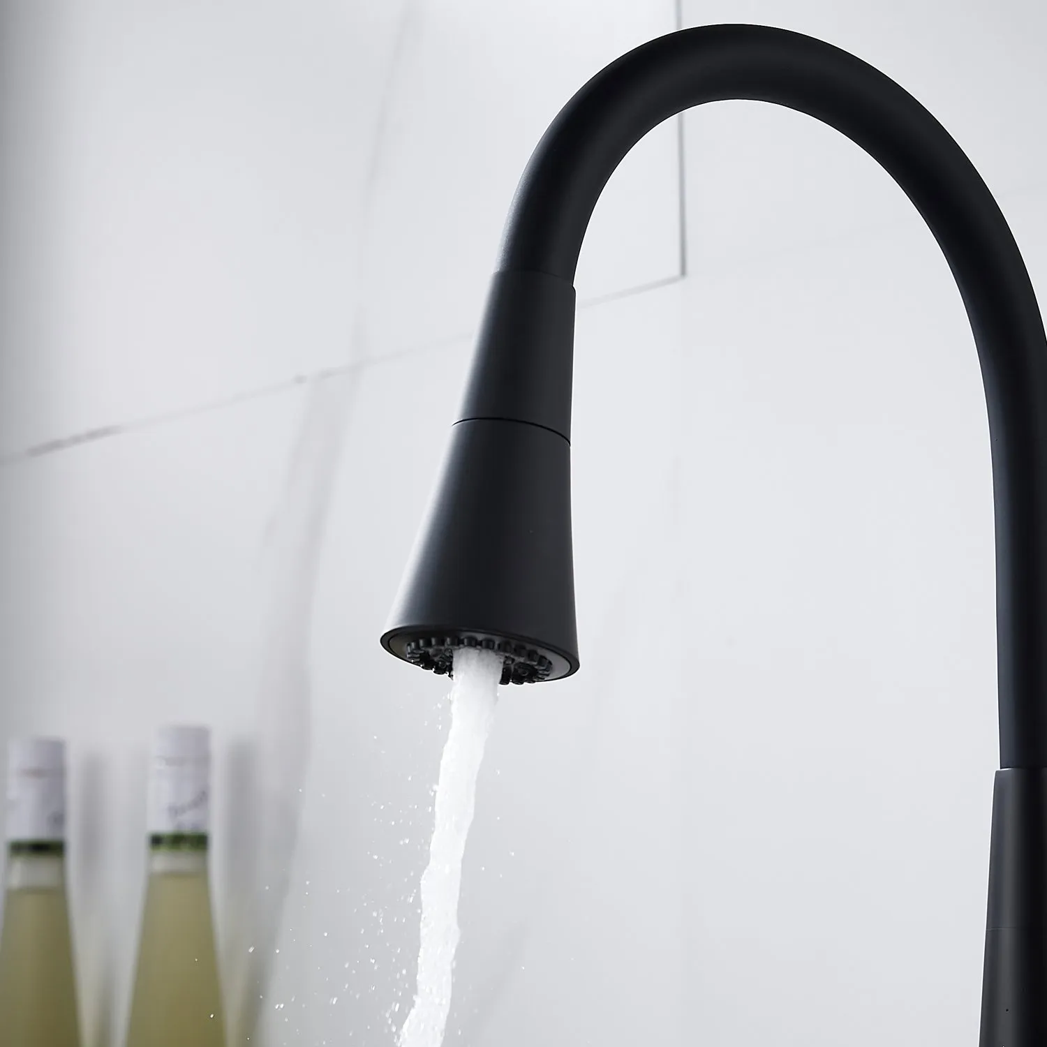 Смеситель для кухни с гибким изливом и режимом "душ" Rose R213H, черный