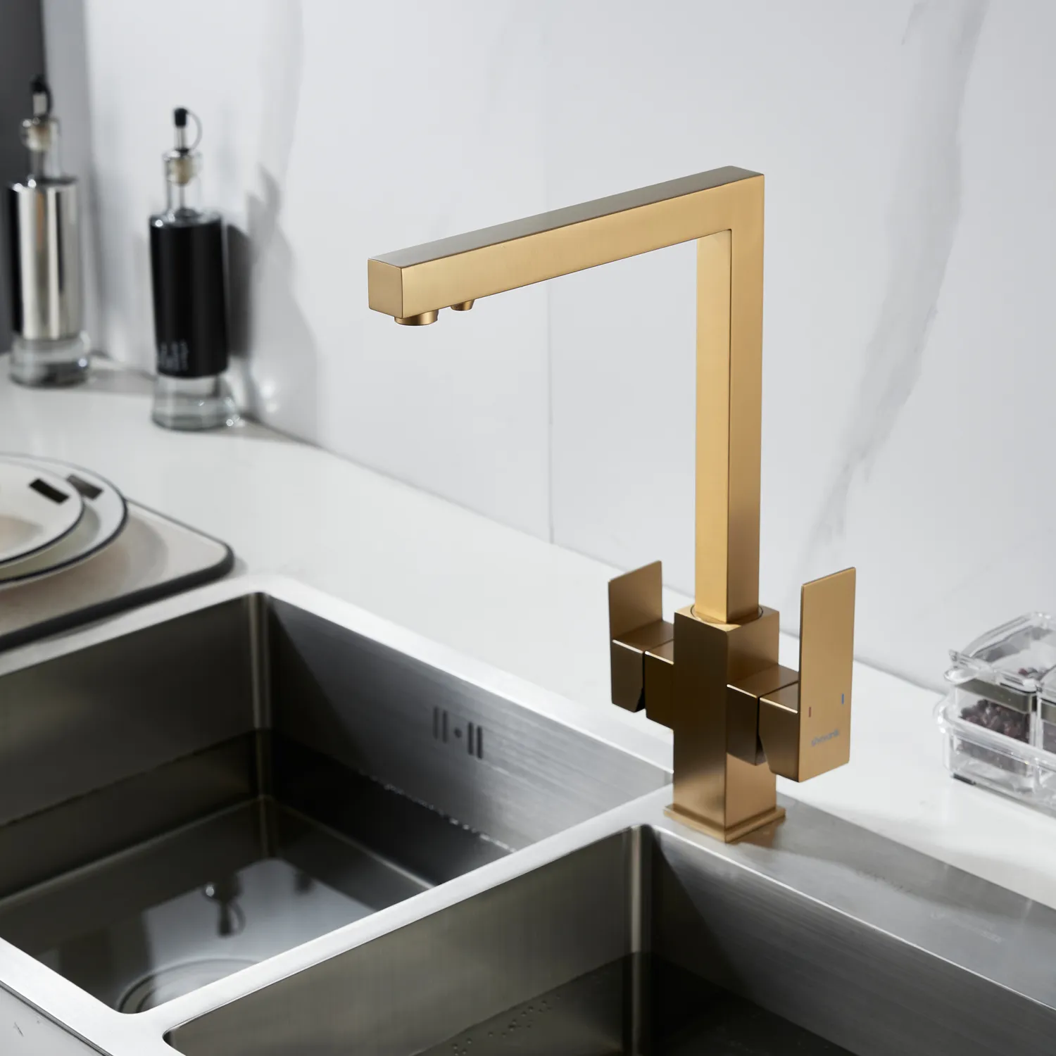 Смеситель для кухни с подключением фильтра Shevanik S148G, золотой сатин