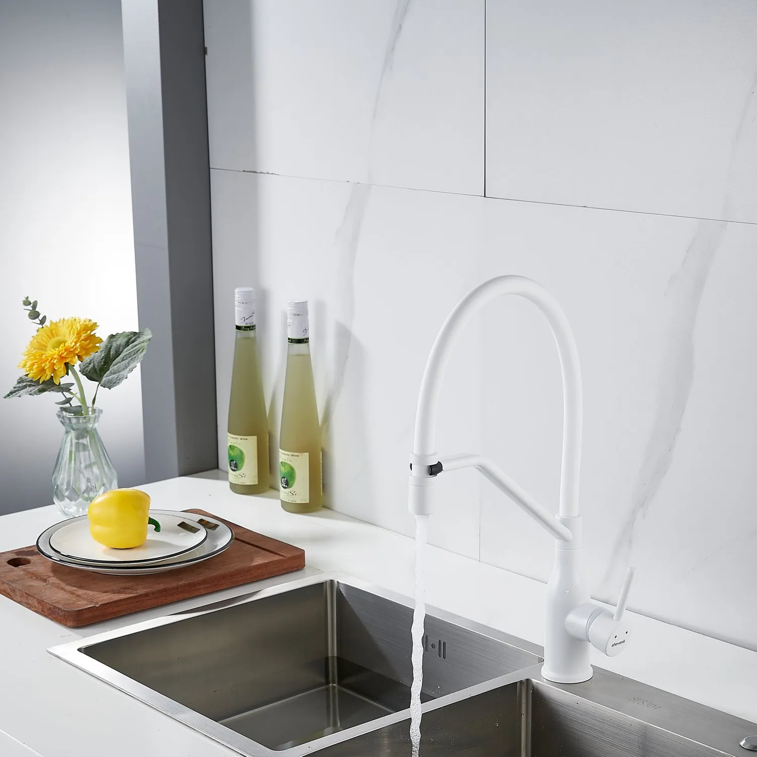 Смеситель для кухни с гибким изливом Shevanik S343C-1, белый