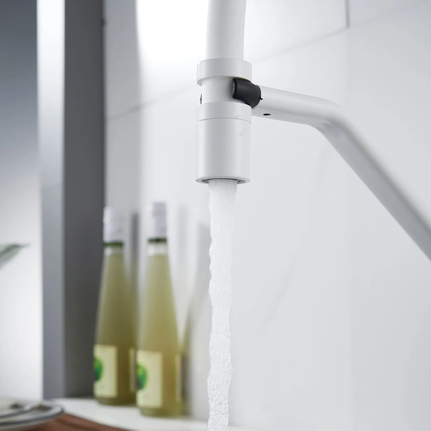 Смеситель для кухни с гибким изливом Shevanik S343C-1, белый