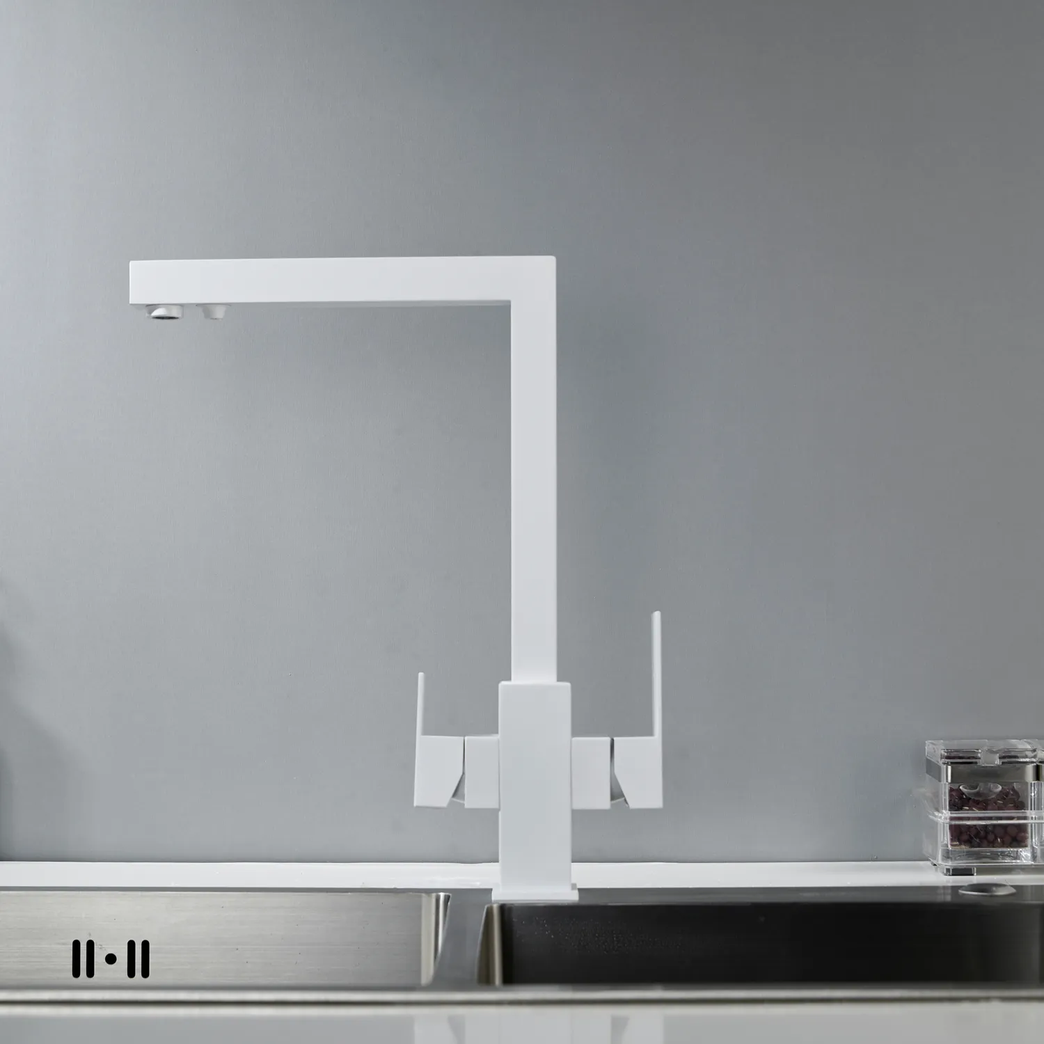 Смеситель для кухни с подключением фильтра Shevanik S148C, белый