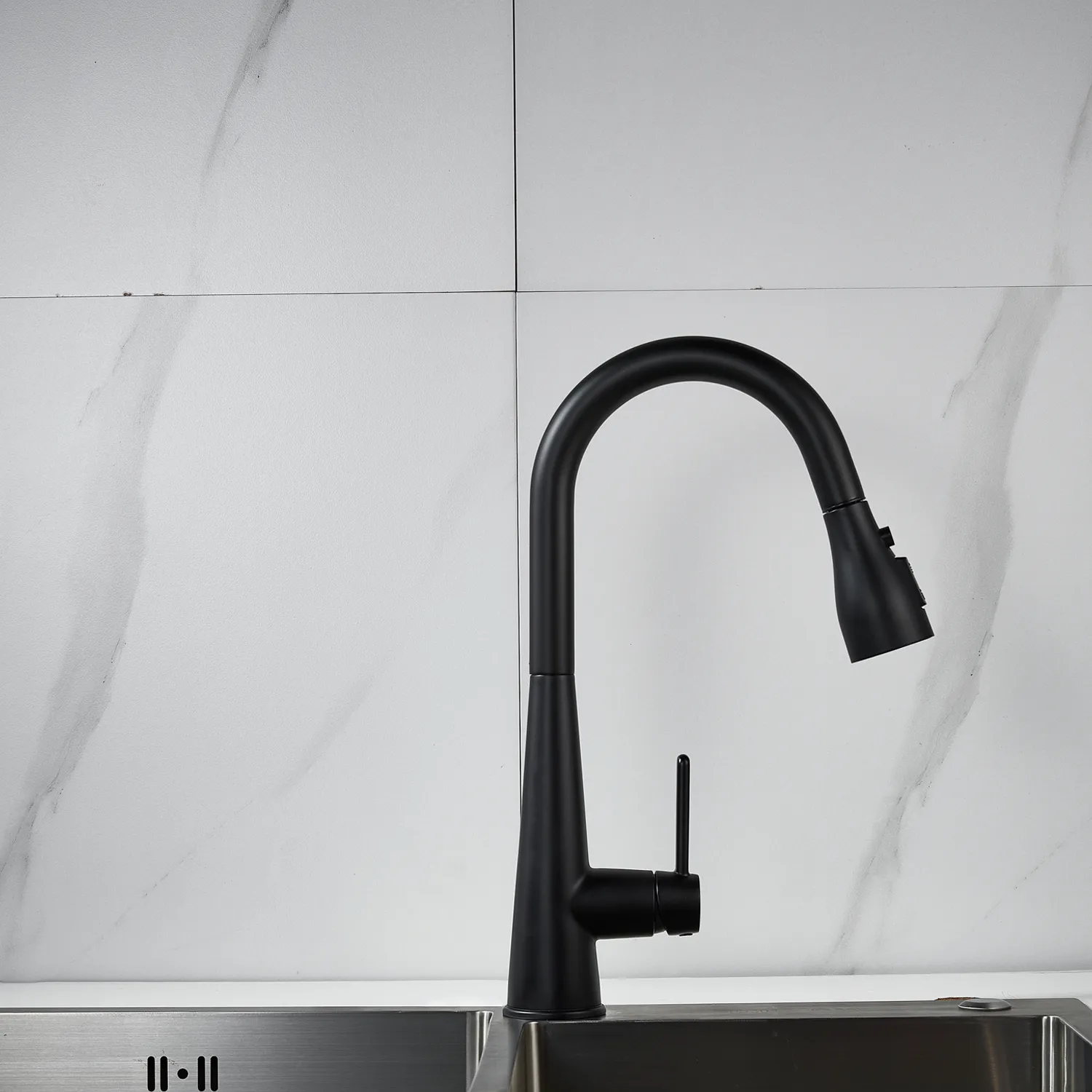 Смеситель для кухни с выдвижным изливом Shevanik S363H, черный