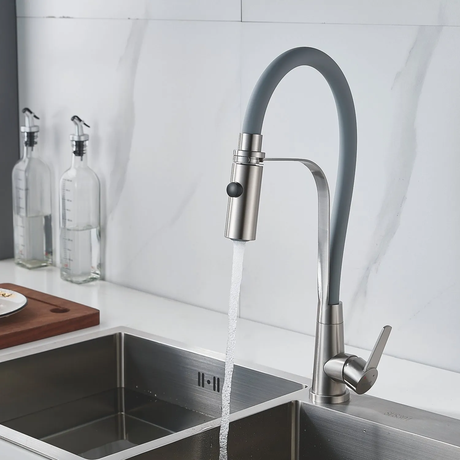 Смеситель для кухни с гибким изливом и режимом "душ" Shevanik S943L-9, сатин