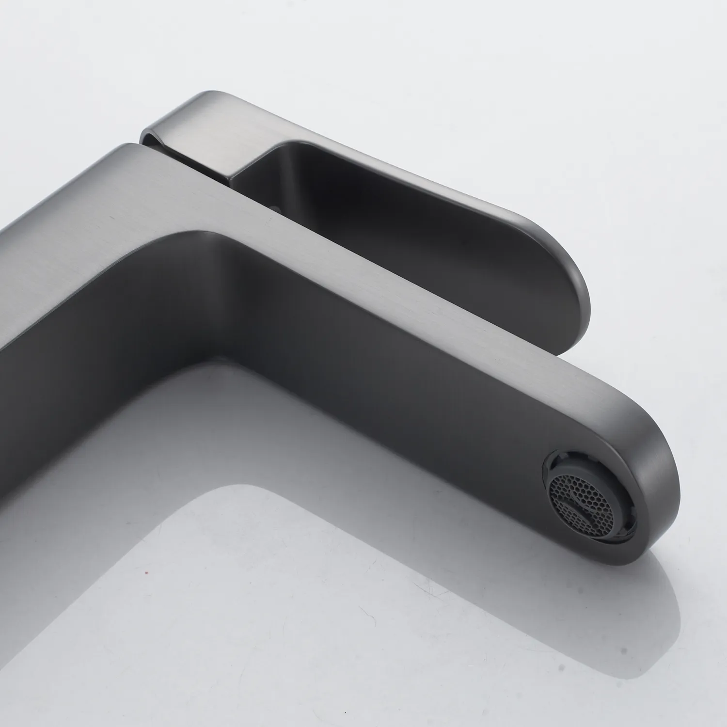 Смеситель для раковины Shevanik S4501T, оружейная сталь