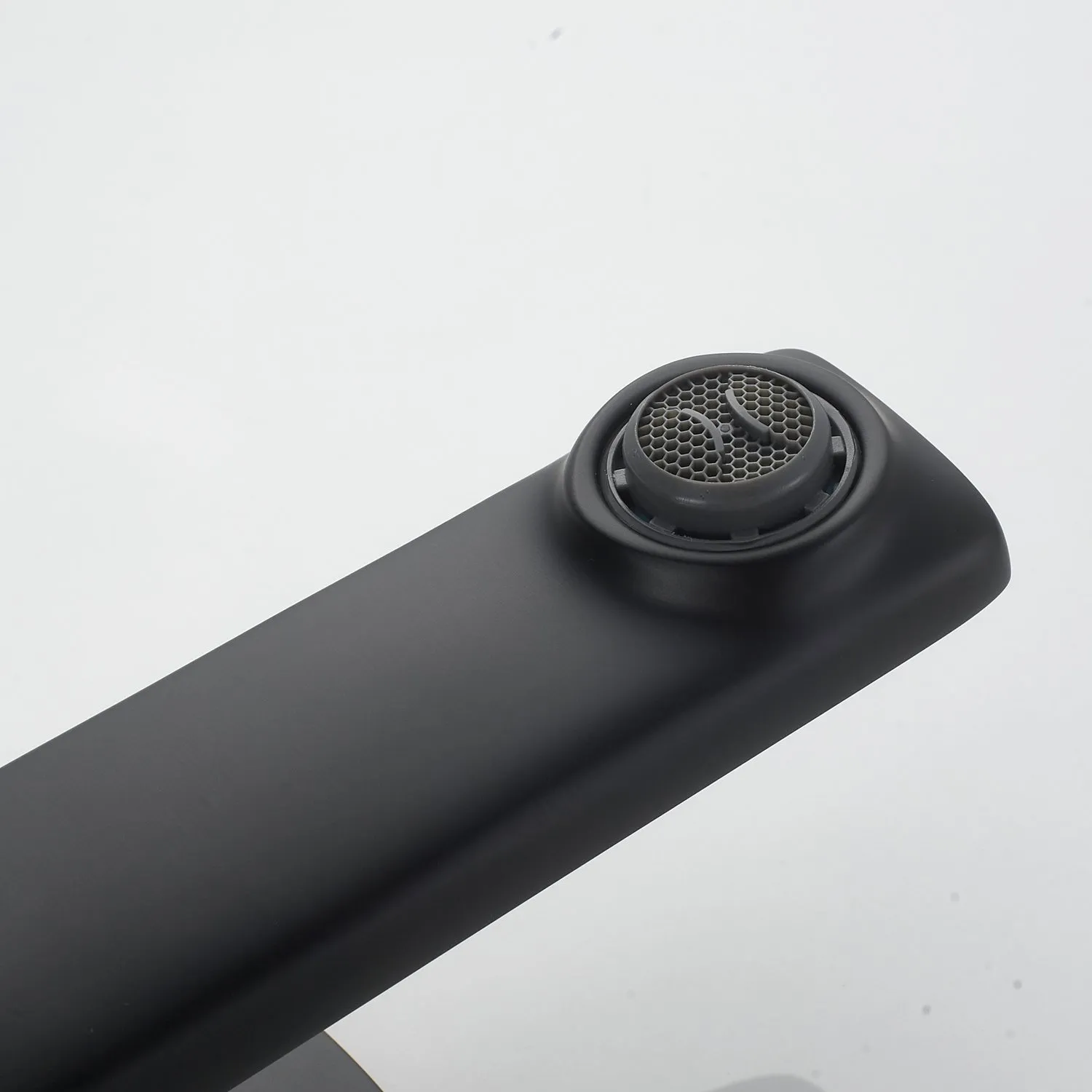 Смеситель для раковины Shevanik S8901H-1, черный