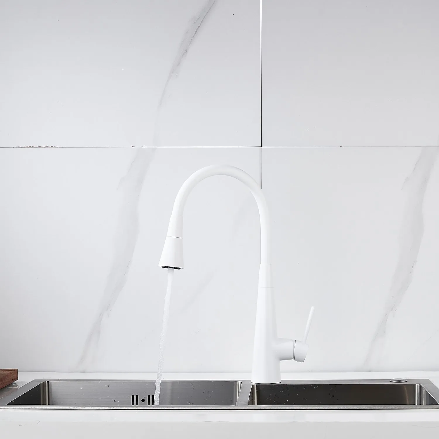 Смеситель для кухни с гибким изливом и режимом "душ" Rose R213C, белый