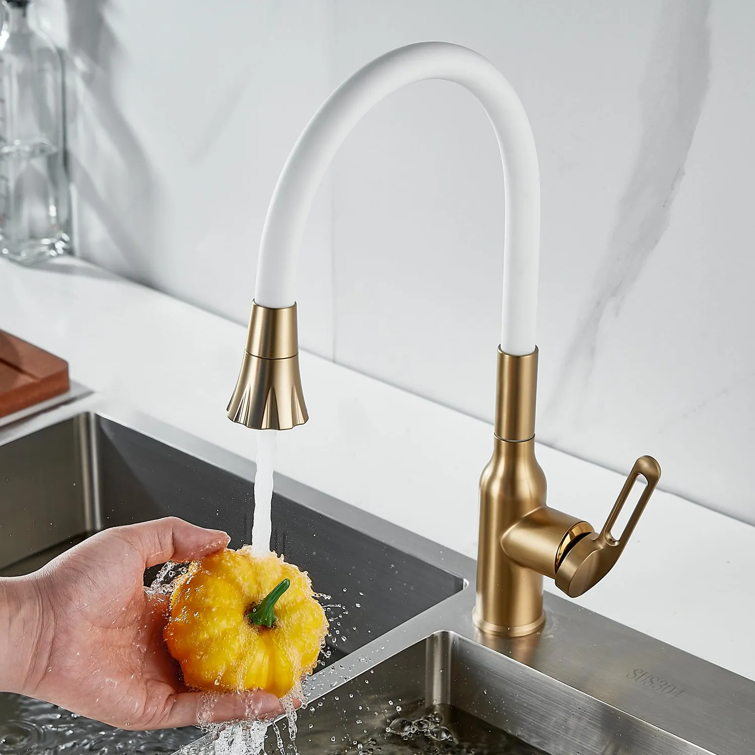 Смеситель для кухни с гибким изливом Raffine F303G-1, золотой сатин