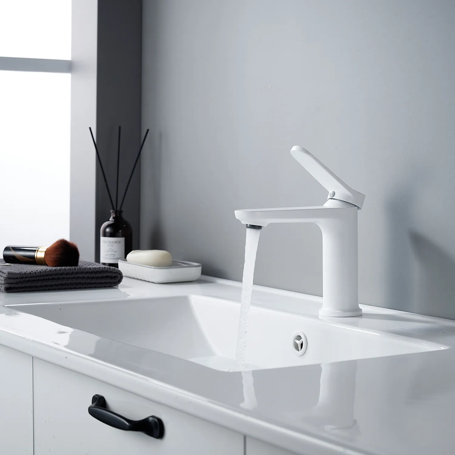 Смеситель для раковины Shevanik S4301C, белый