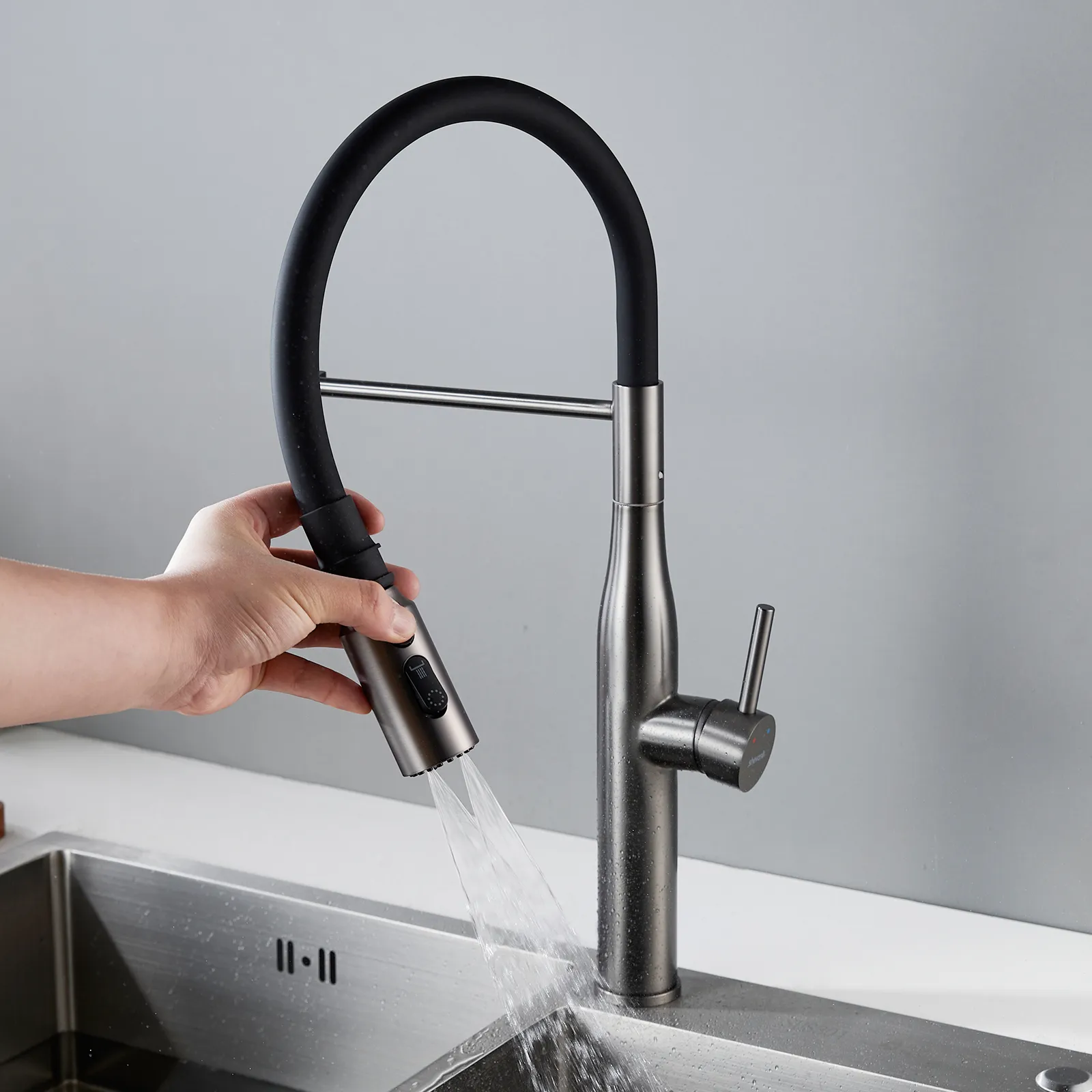 Смеситель для кухни с гибким изливом и режимом "душ" Shevanik S123T-3, оружейная сталь