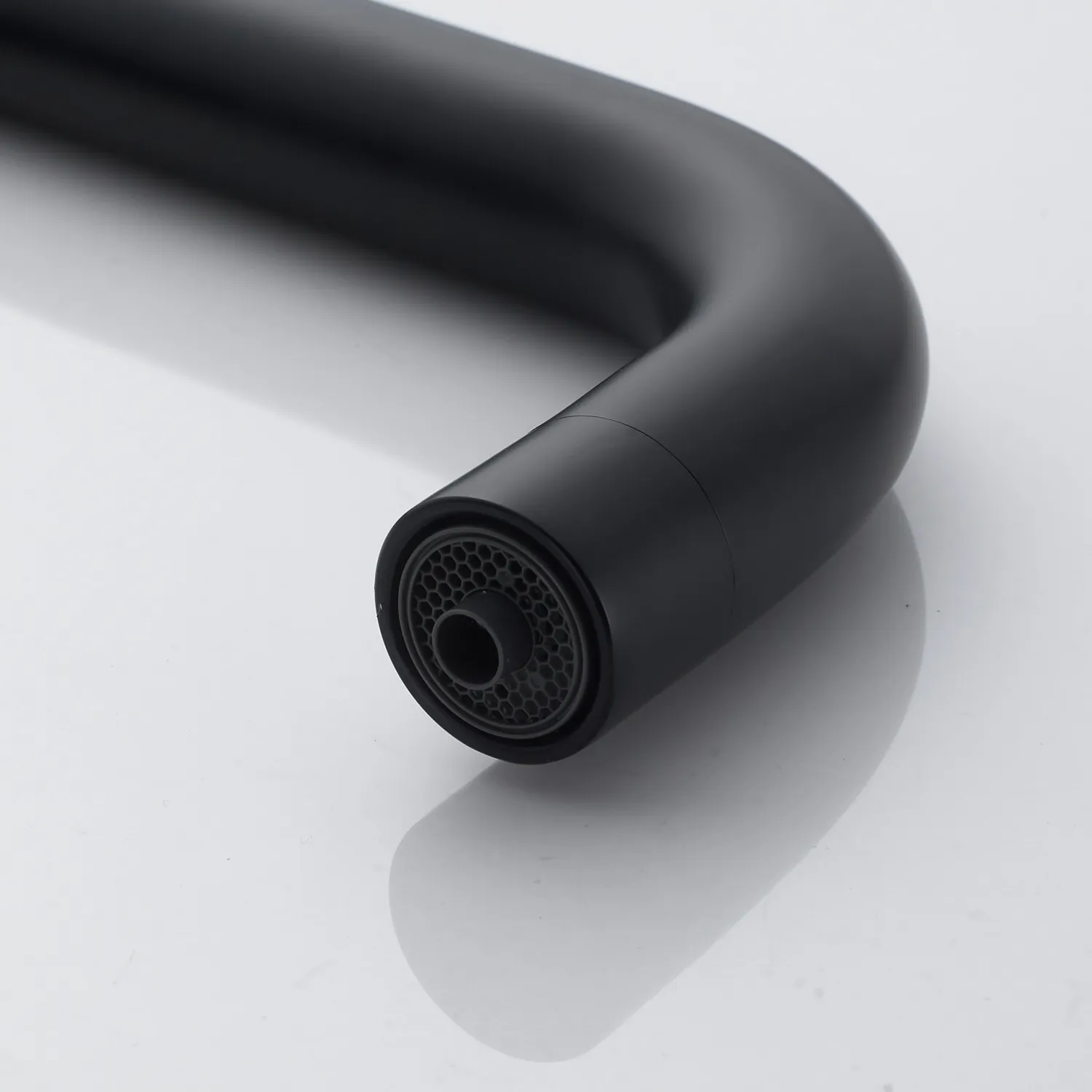 Смеситель для кухни с подключением фильтра Shevanik S528H, черный