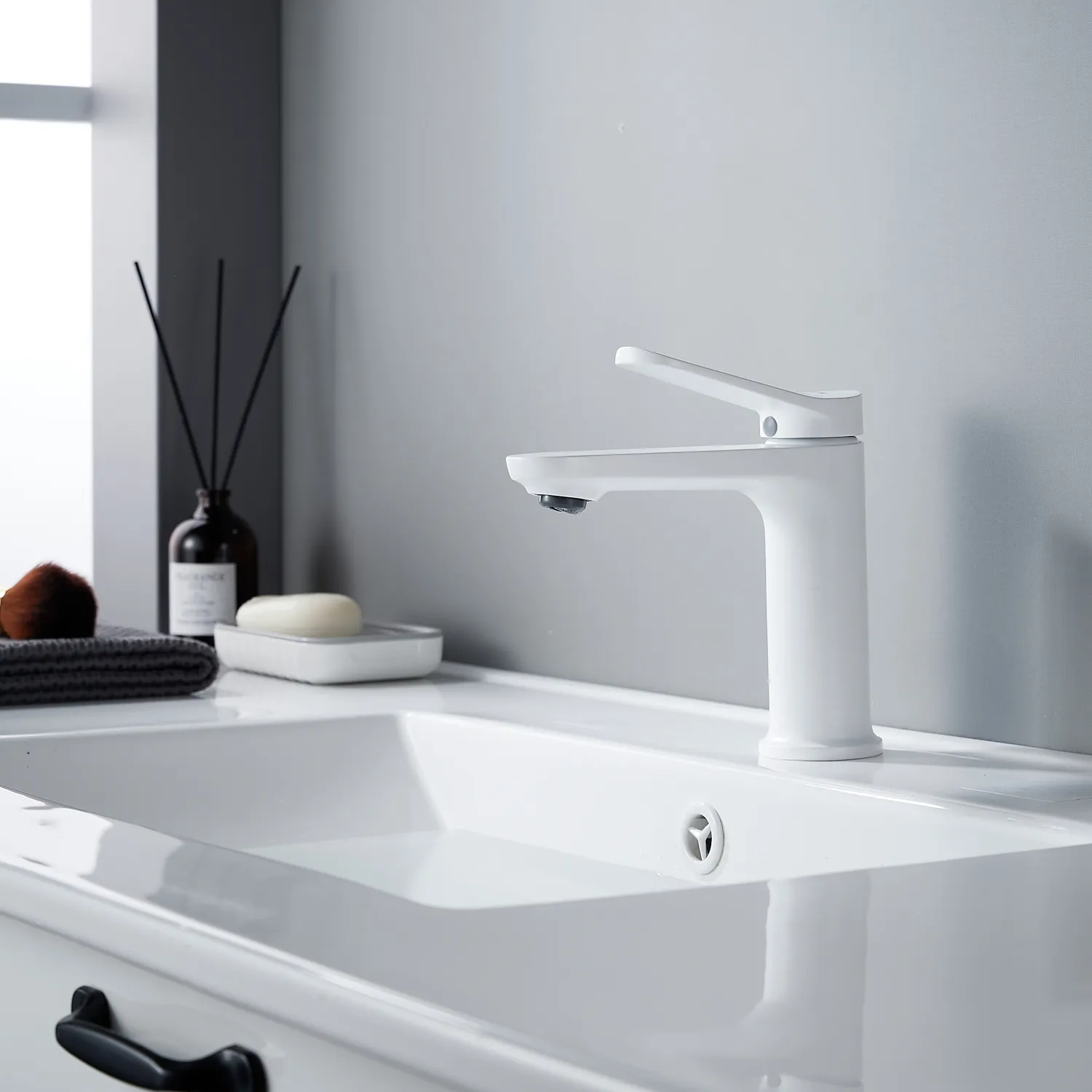 Смеситель для раковины Shevanik S4301C, белый