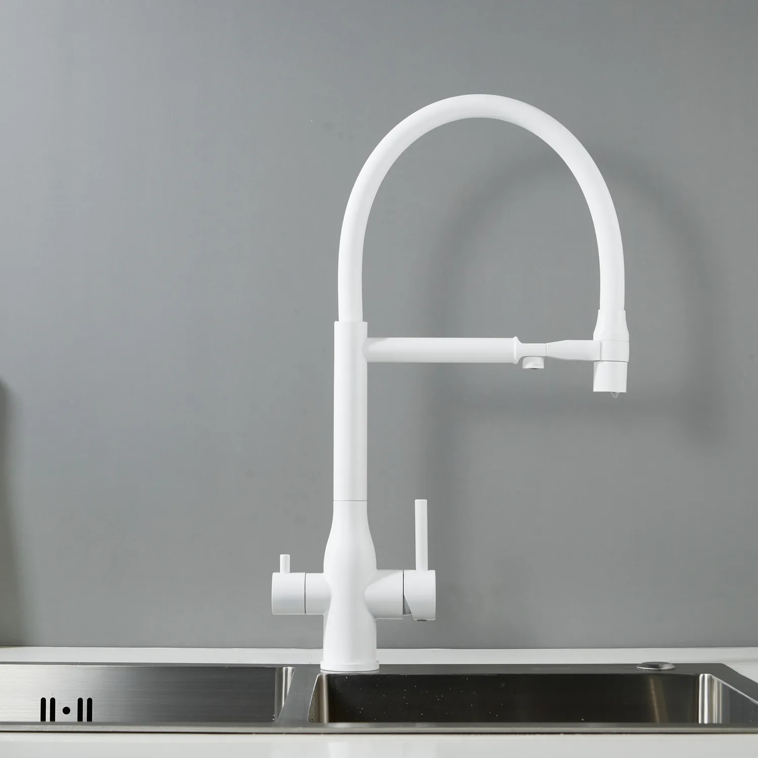 Смеситель для кухни с гибким изливом и подключением фильтра Shevanik S378C, белый