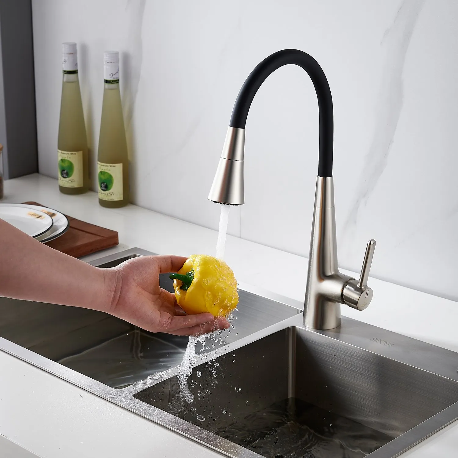 Смеситель для кухни с гибким изливом и режимом "душ" Rose R213L, сатин