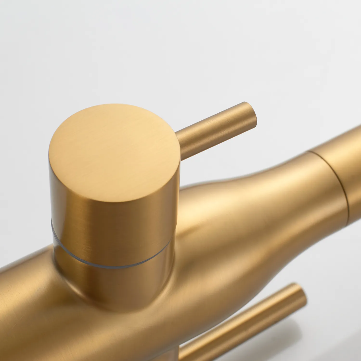 Смеситель для кухни с гибким изливом и подключением фильтра Shevanik S378G, золотой сатин/белый