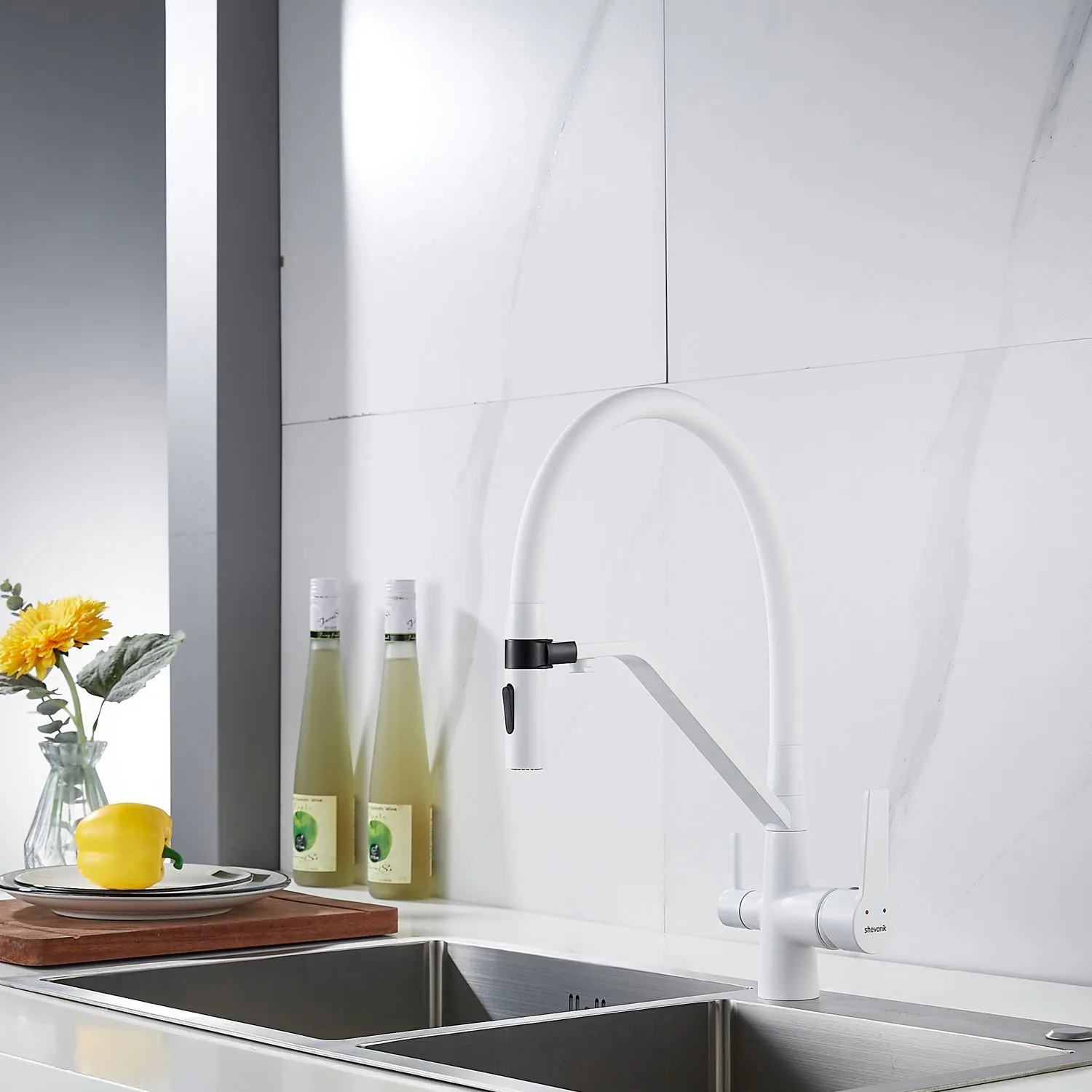 Смеситель для кухни с гибким изливом и подключением фильтра Shevanik S278C, белый