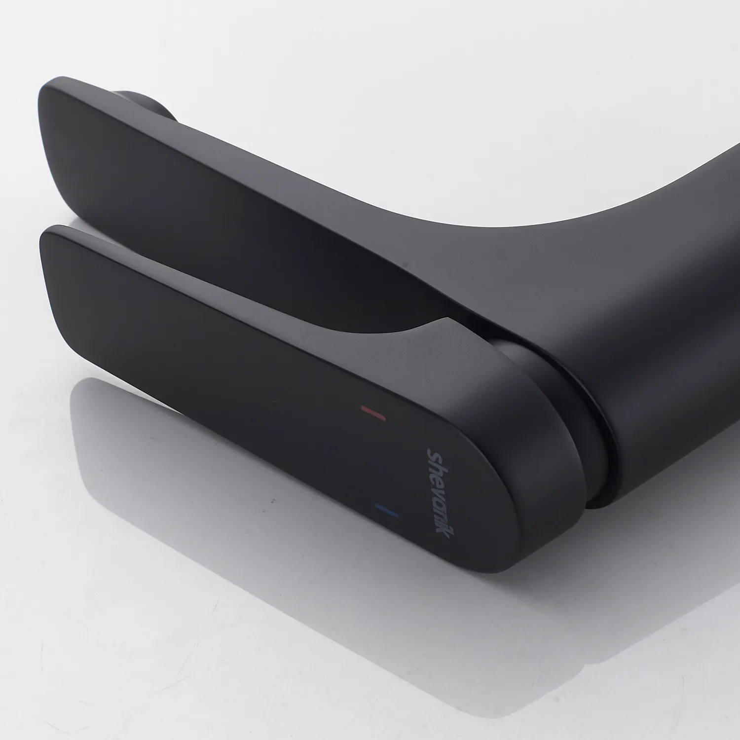 Смеситель для раковины Shevanik S4201H, черный