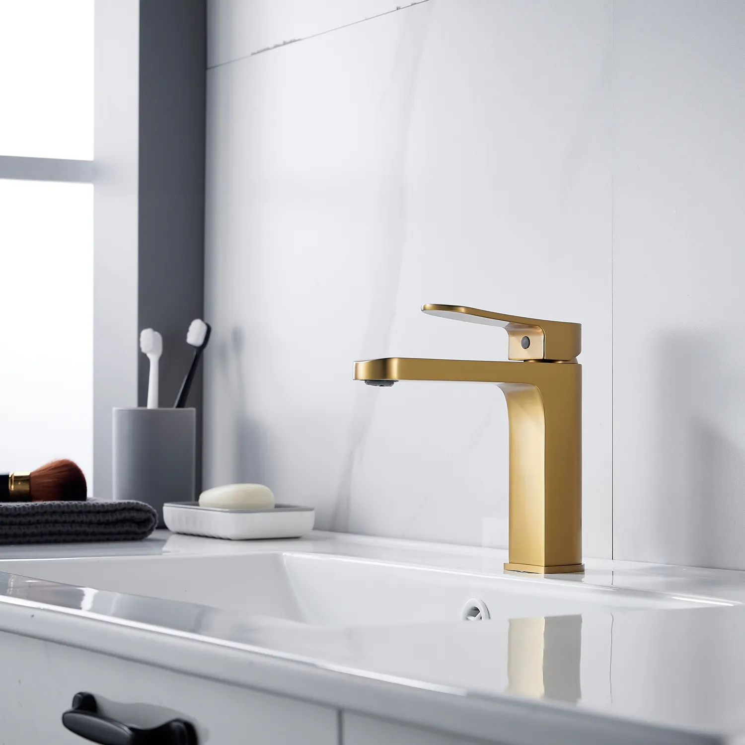 Смеситель для раковины Shevanik S4501G, золотой сатин