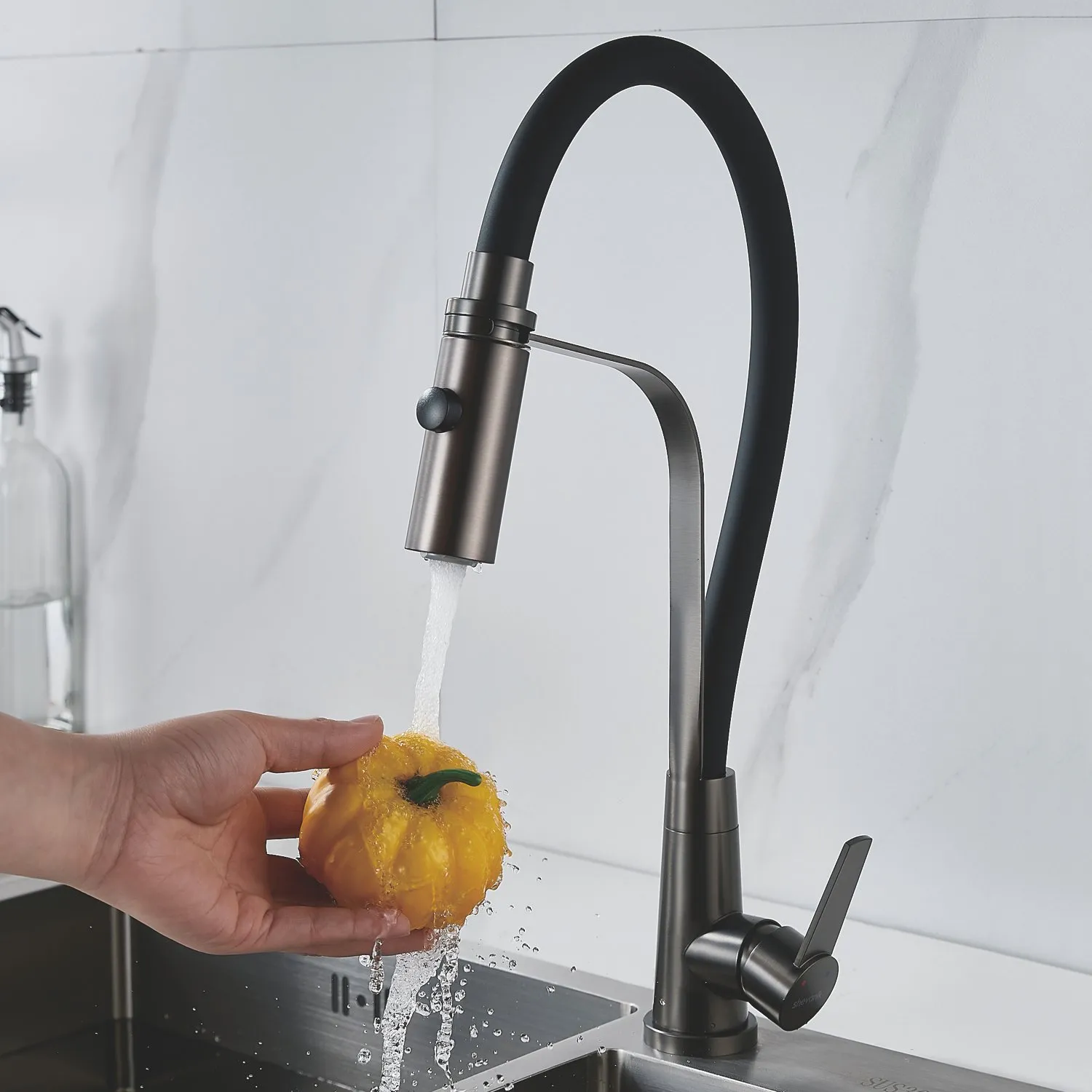 Смеситель для кухни с гибким изливом и режимом "душ" Shevanik S943T-3, оружейная сталь