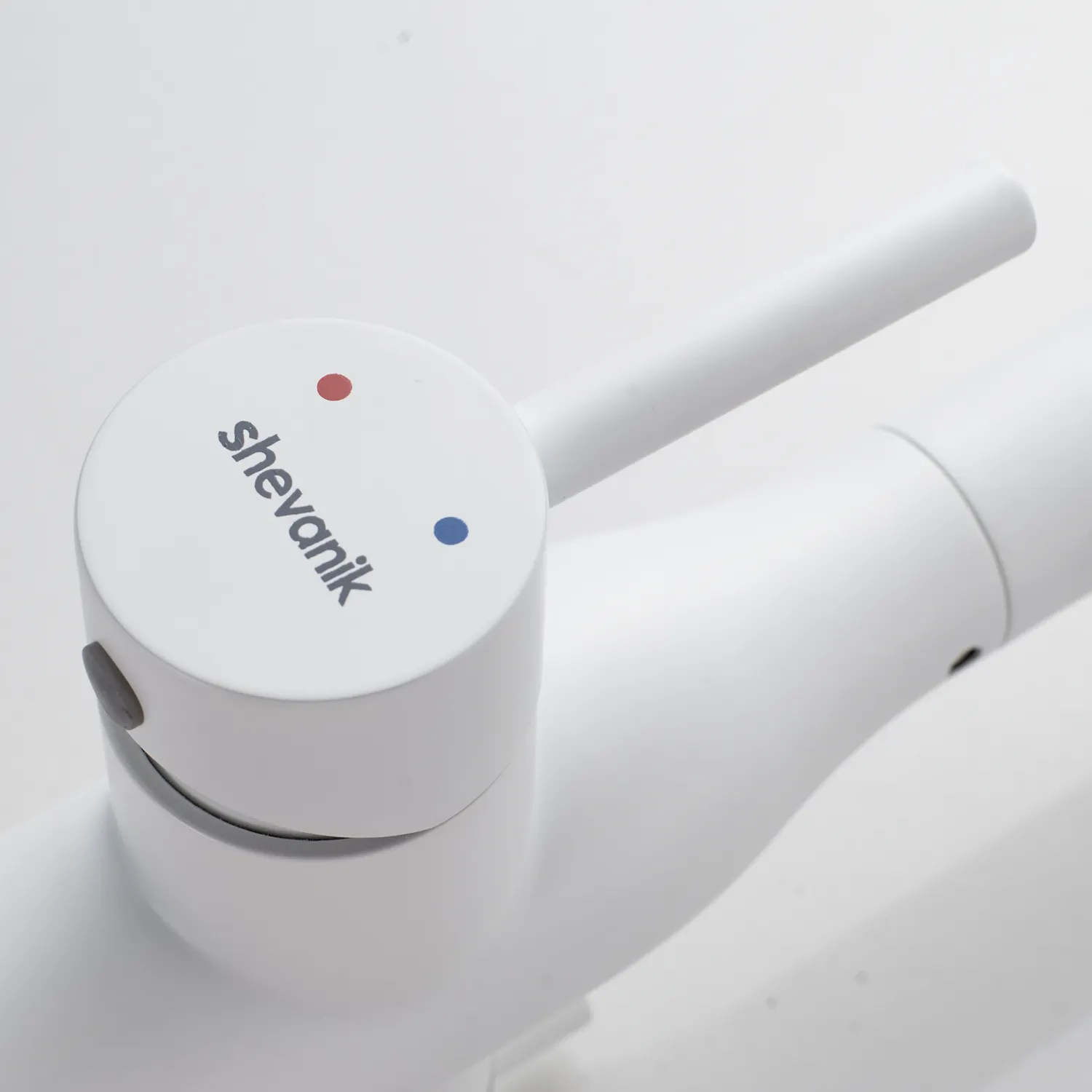 Смеситель для кухни с гибким изливом и подключением фильтра Shevanik S378C, белый