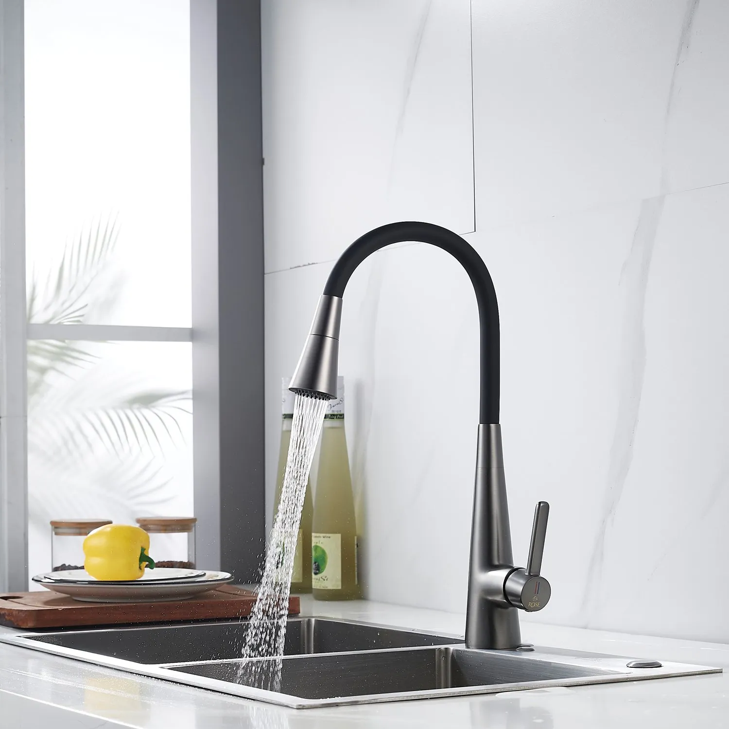Смеситель для кухни с гибким изливом и режимом "душ" Rose R213T, оружейная сталь