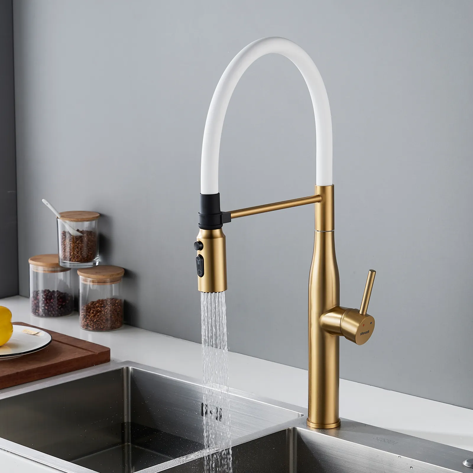 Смеситель для кухни с гибким изливом и режимом "душ" Shevanik S123G-1, золотой сатин