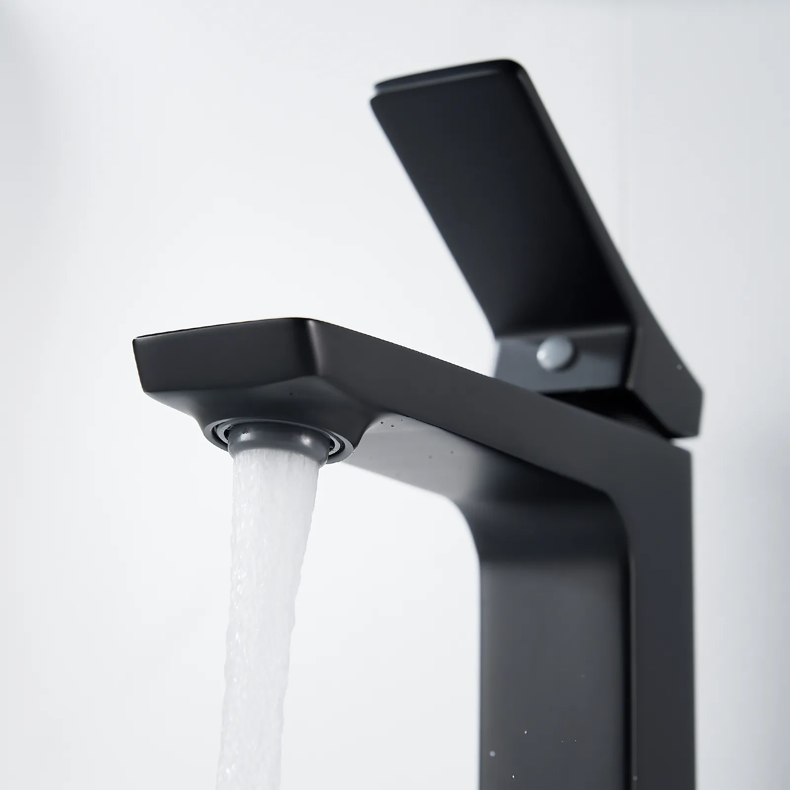 Смеситель для раковины Shevanik S4401H, черный