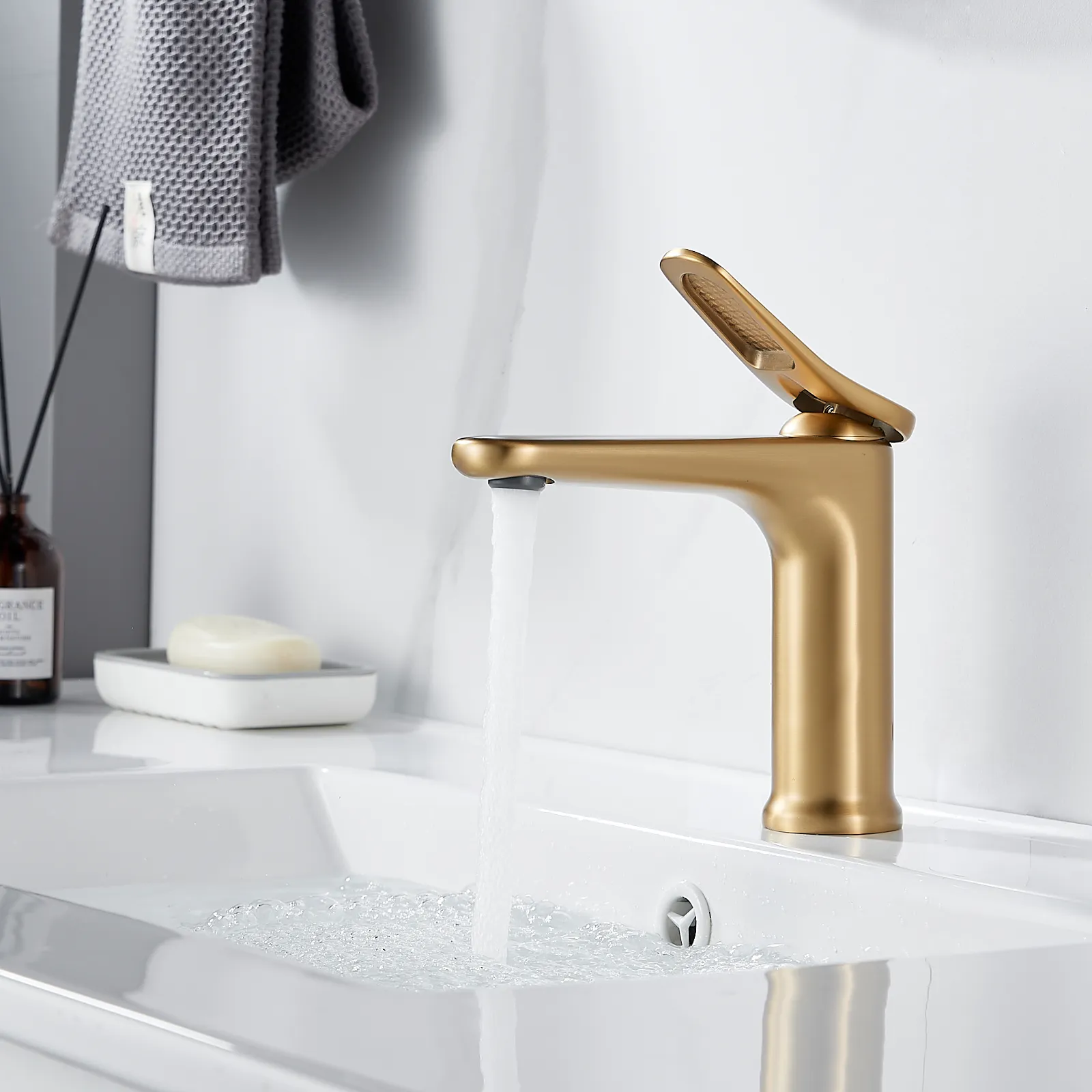 Смеситель для раковины Shevanik S4701G, золотой сатин