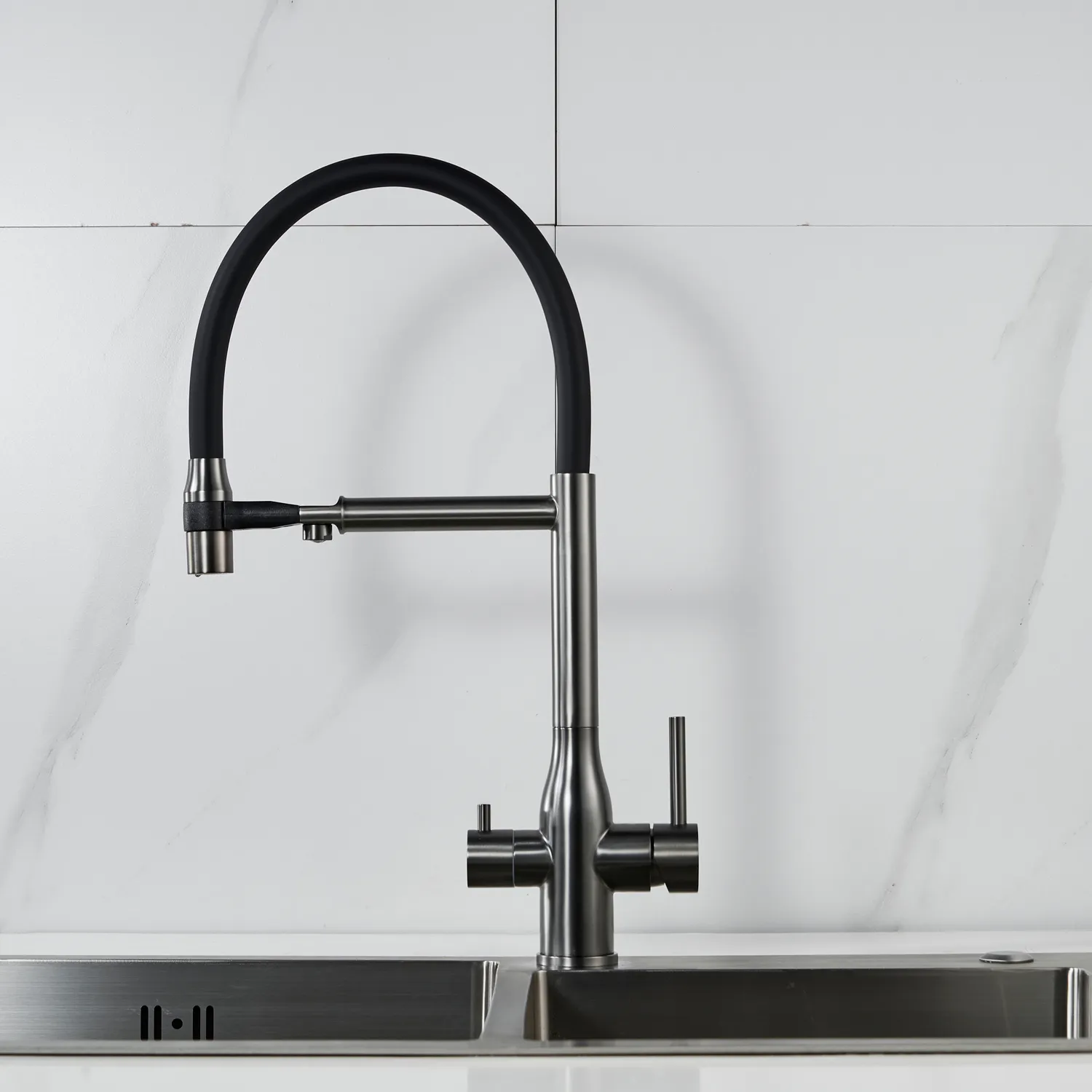 Смеситель для кухни с гибким изливом и подключением фильтра Shevanik S378T, оружейная сталь