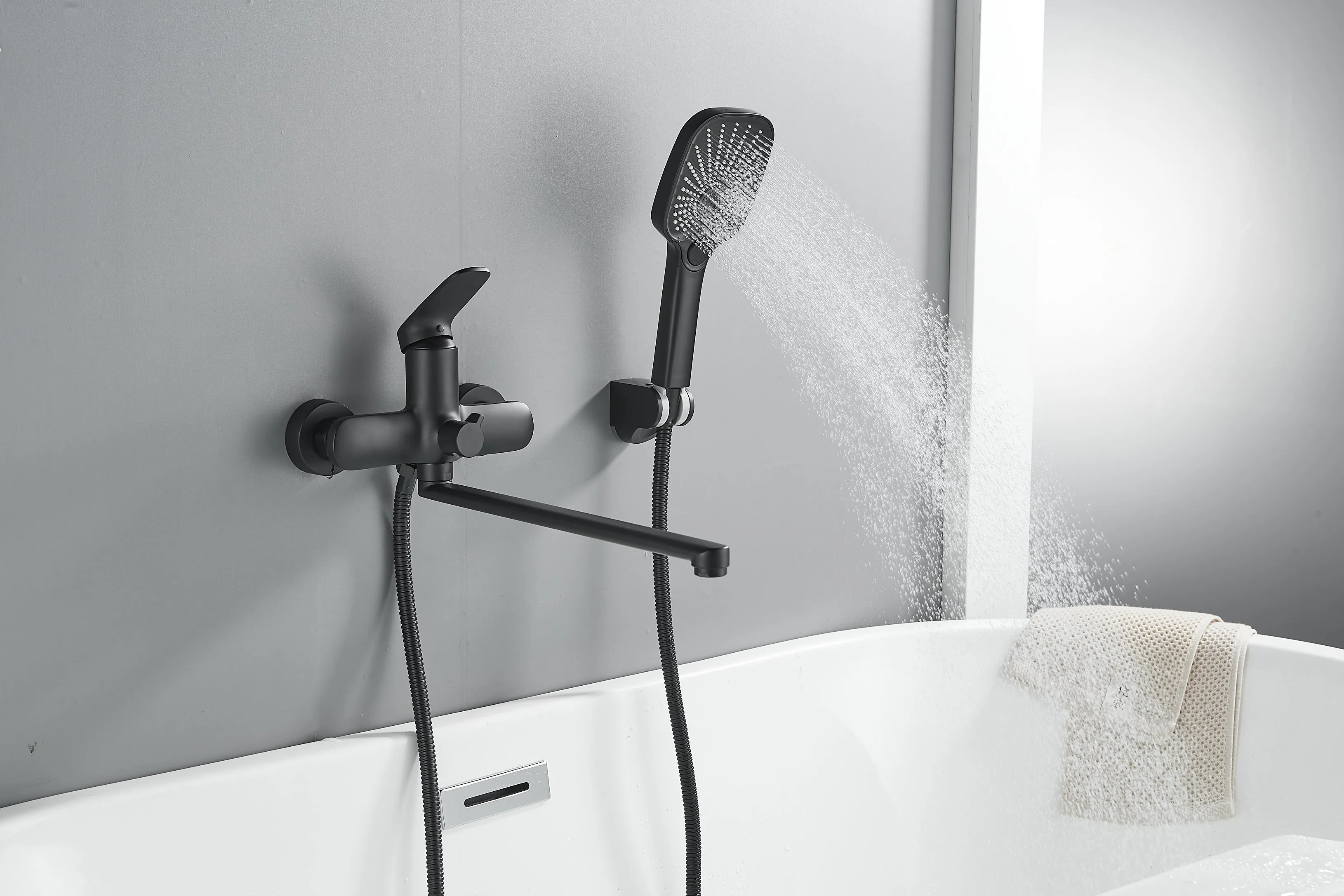 Смеситель для ванны Shevanik S8522H, черный