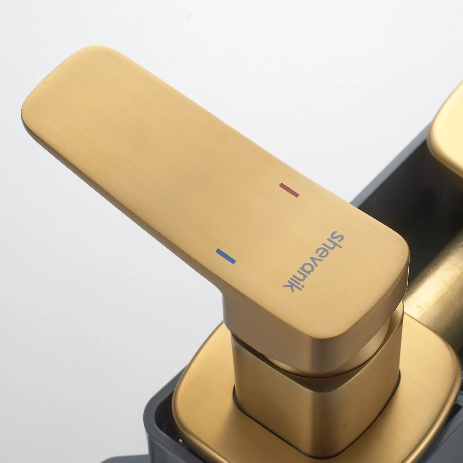 Смеситель для раковины встраиваемый Shevanik S9941G, золотой сатин