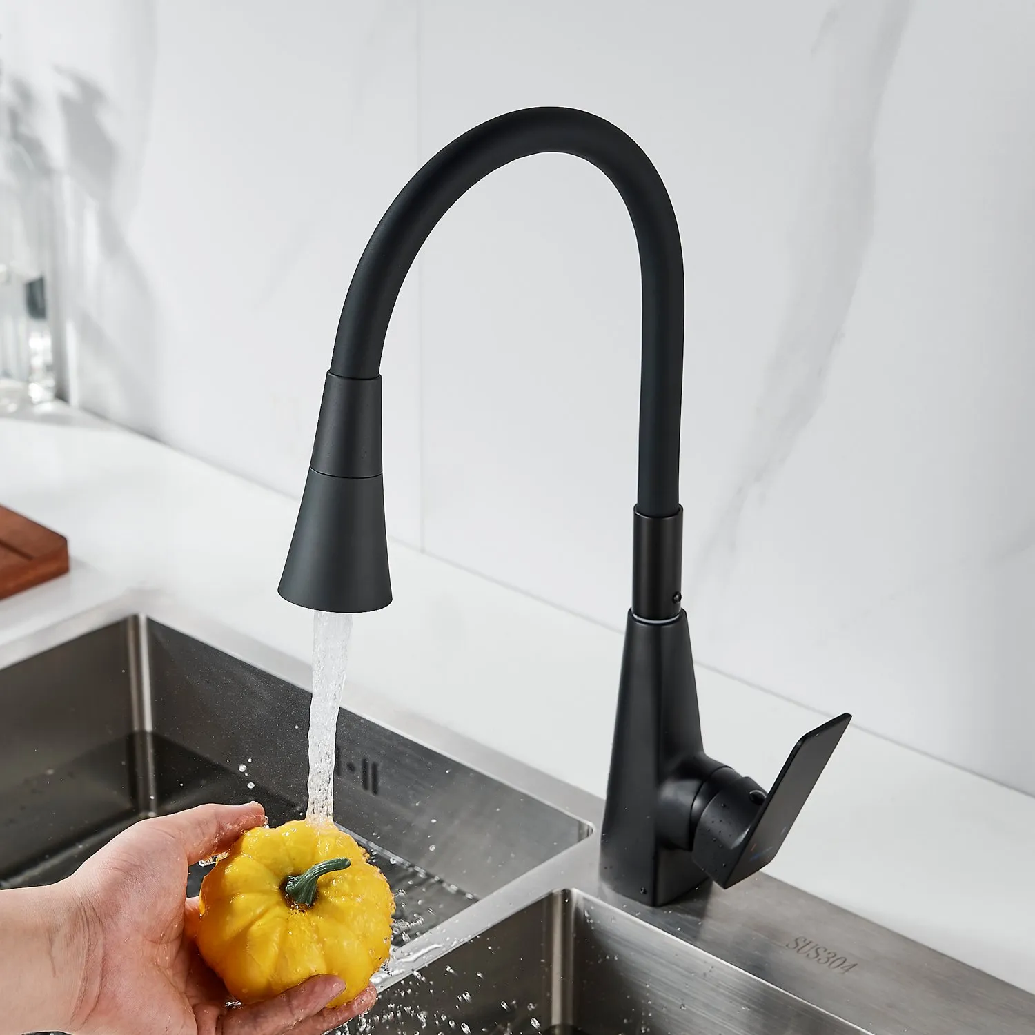 Смеситель для кухни с гибким изливом Shevanik S543H-3, черный