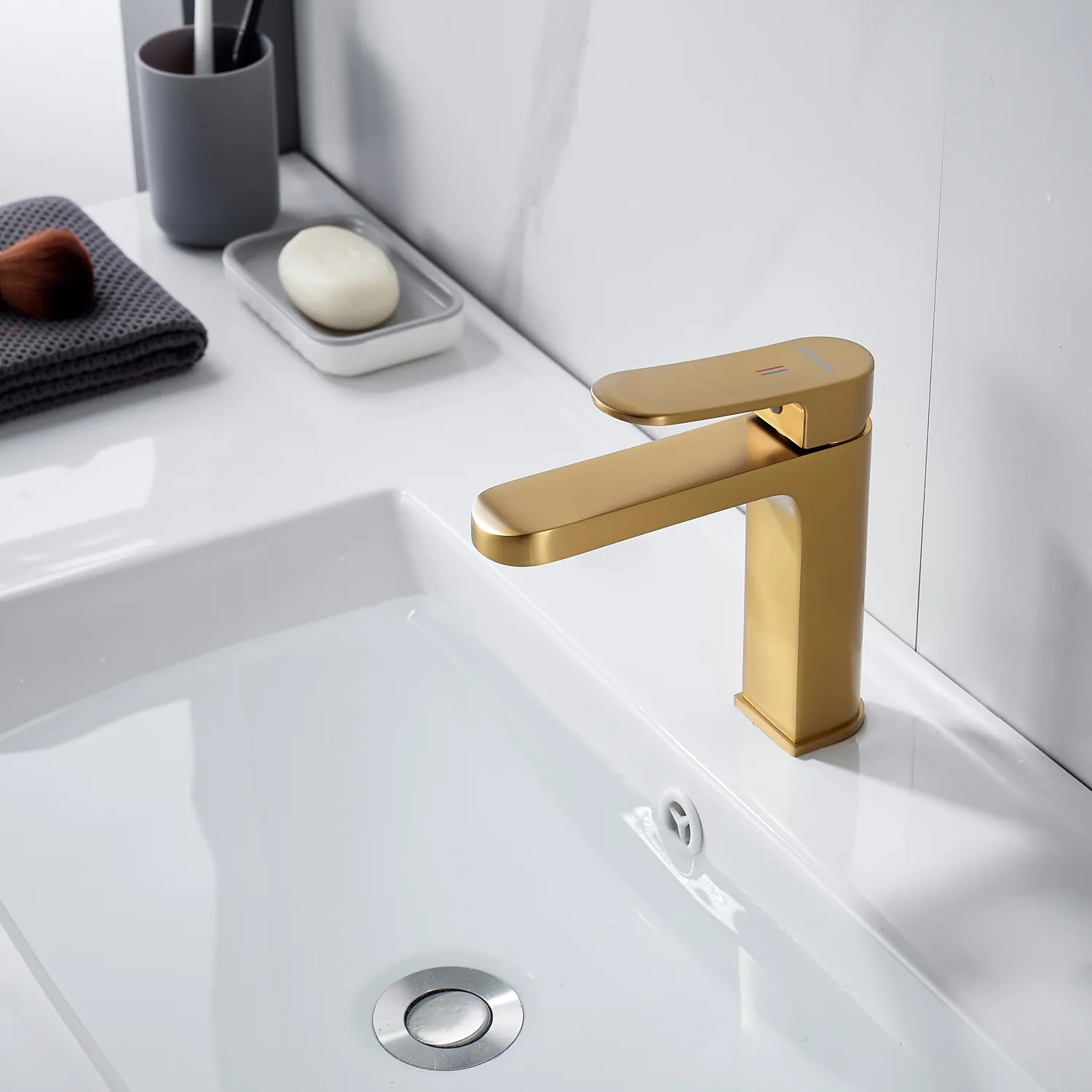 Смеситель для раковины Shevanik S4501G, золотой сатин