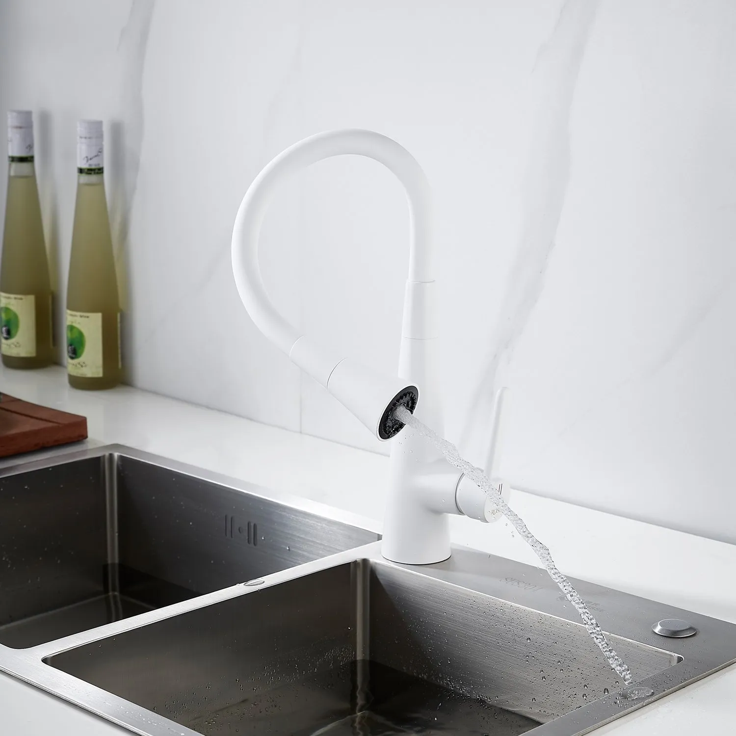 Смеситель для кухни с гибким изливом и режимом "душ" Rose R213C, белый