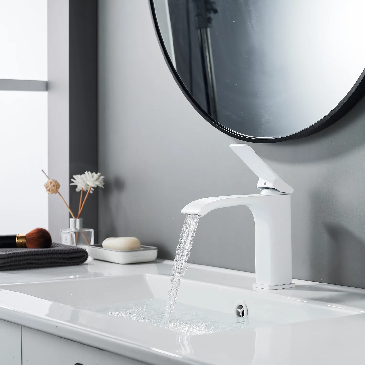 Смеситель для раковины Shevanik S4001C, белый