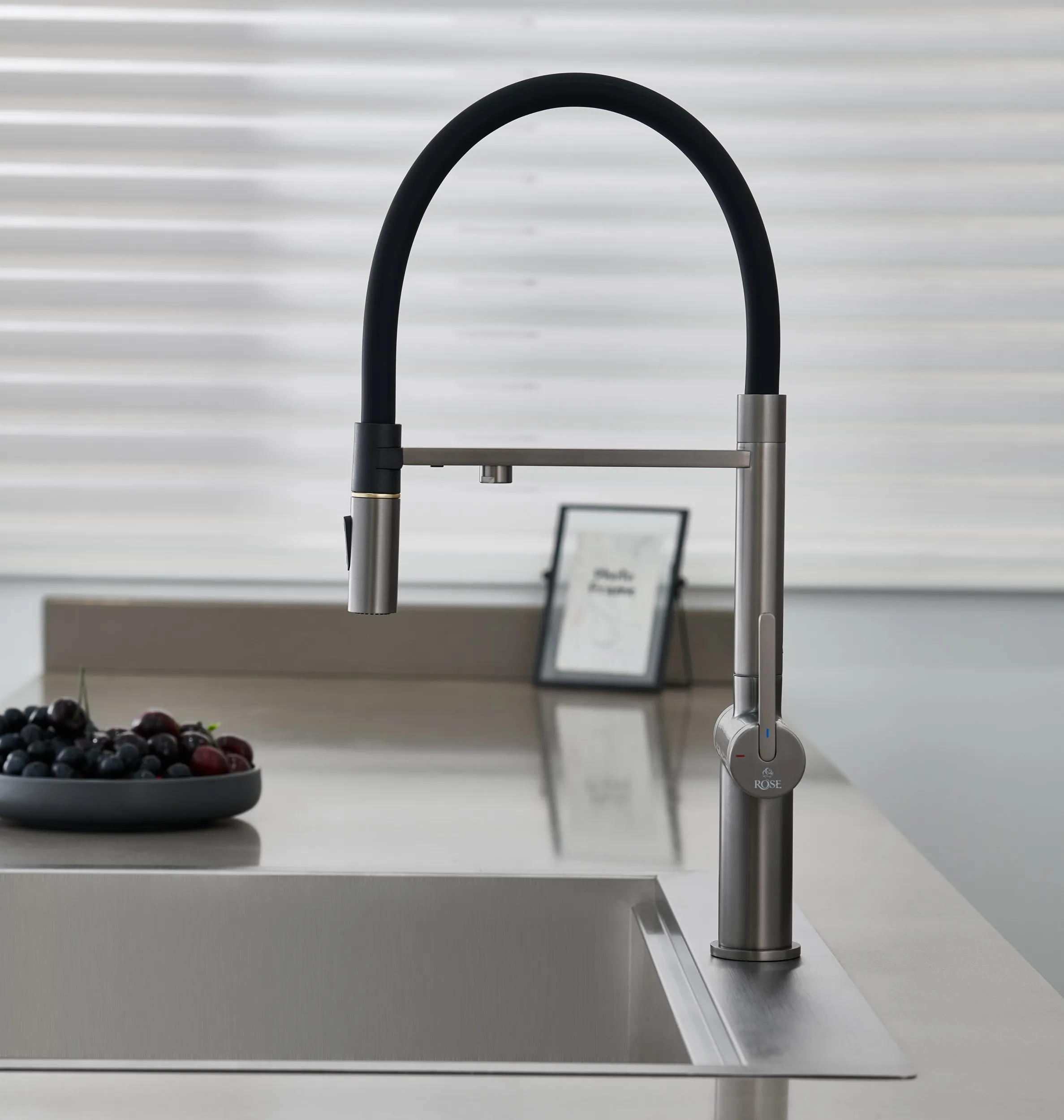 Смеситель для кухни с подключением фильтра для воды Rose R458T, оружейная сталь