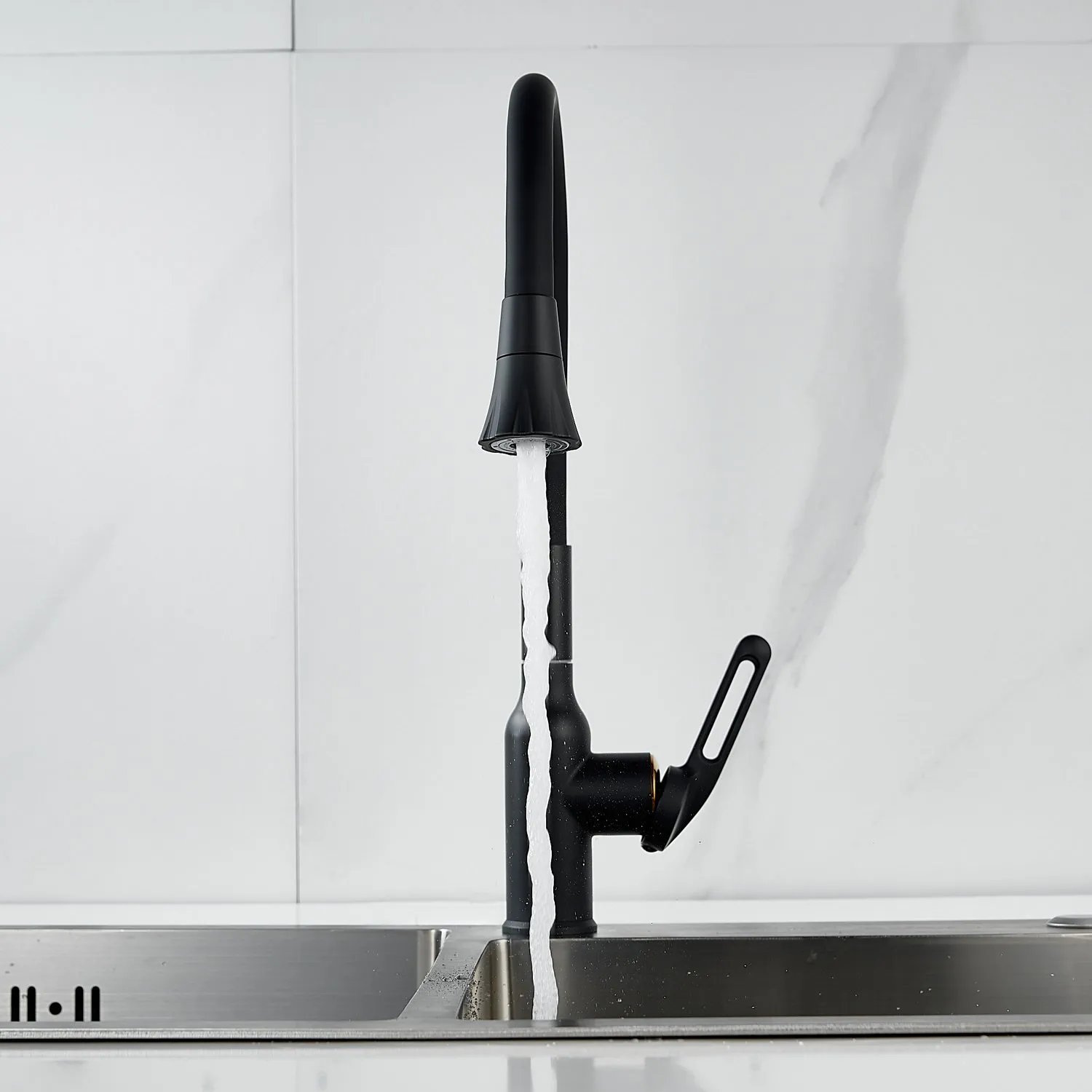 Смеситель для кухни с гибким изливом Raffine F303H-3, черный