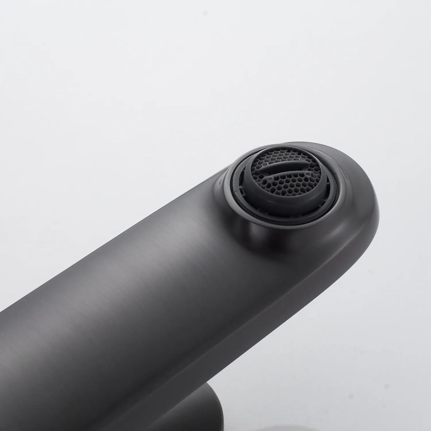 Смеситель для раковины Shevanik S4301T, оружейная сталь