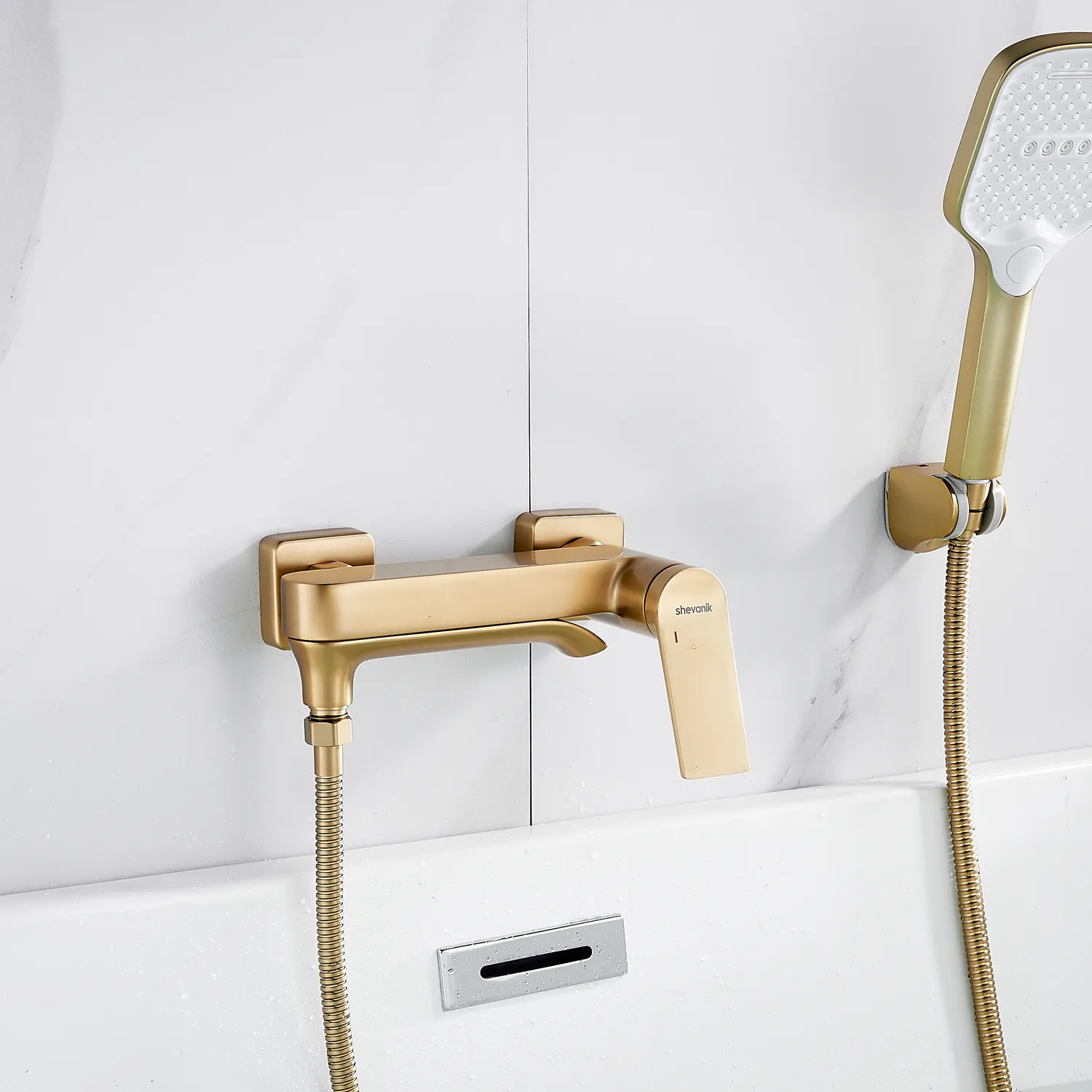 Смеситель для ванны Shevanik S4102G, золотой сатин