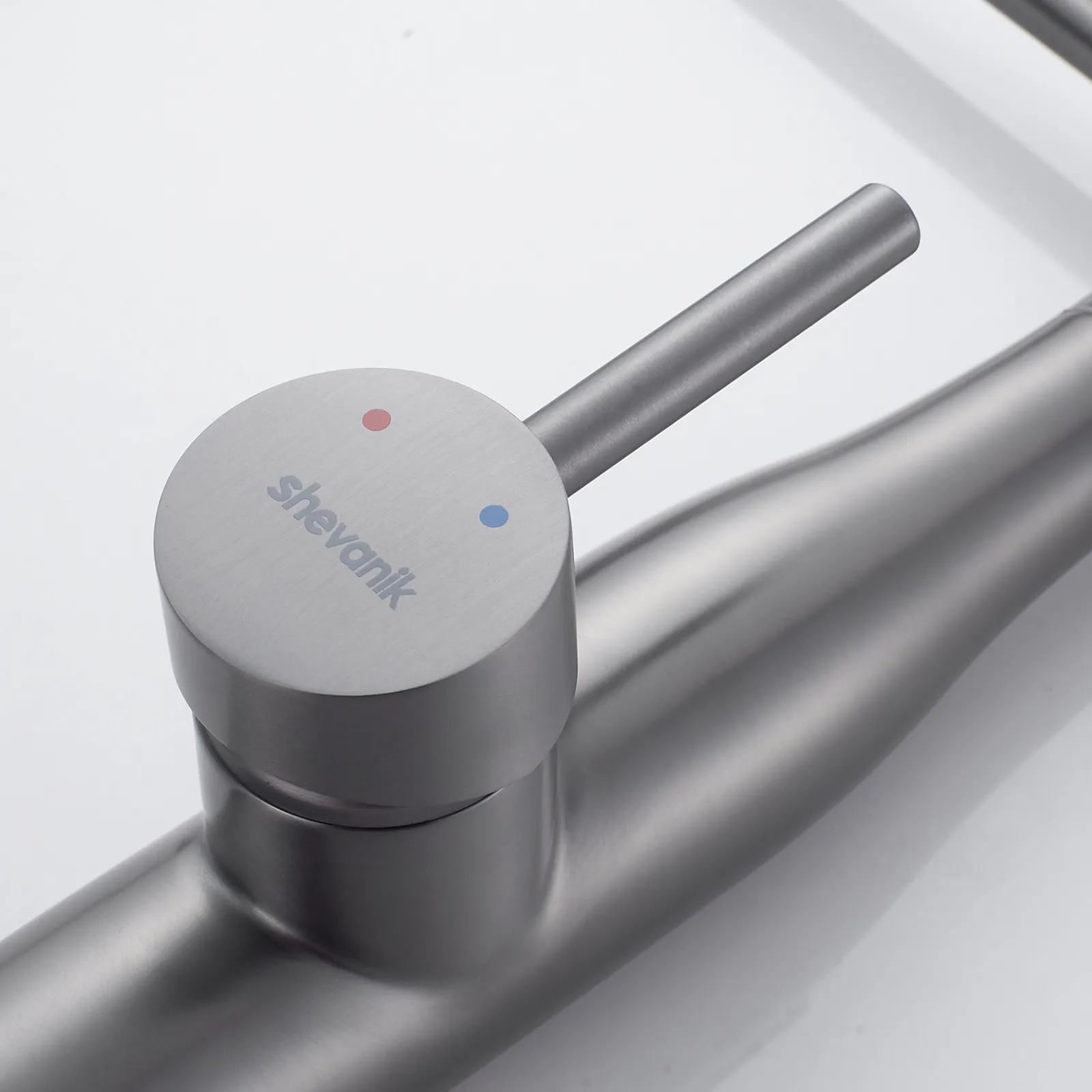 Смеситель для кухни с гибким изливом и режимом "душ" Shevanik S123T-3, оружейная сталь