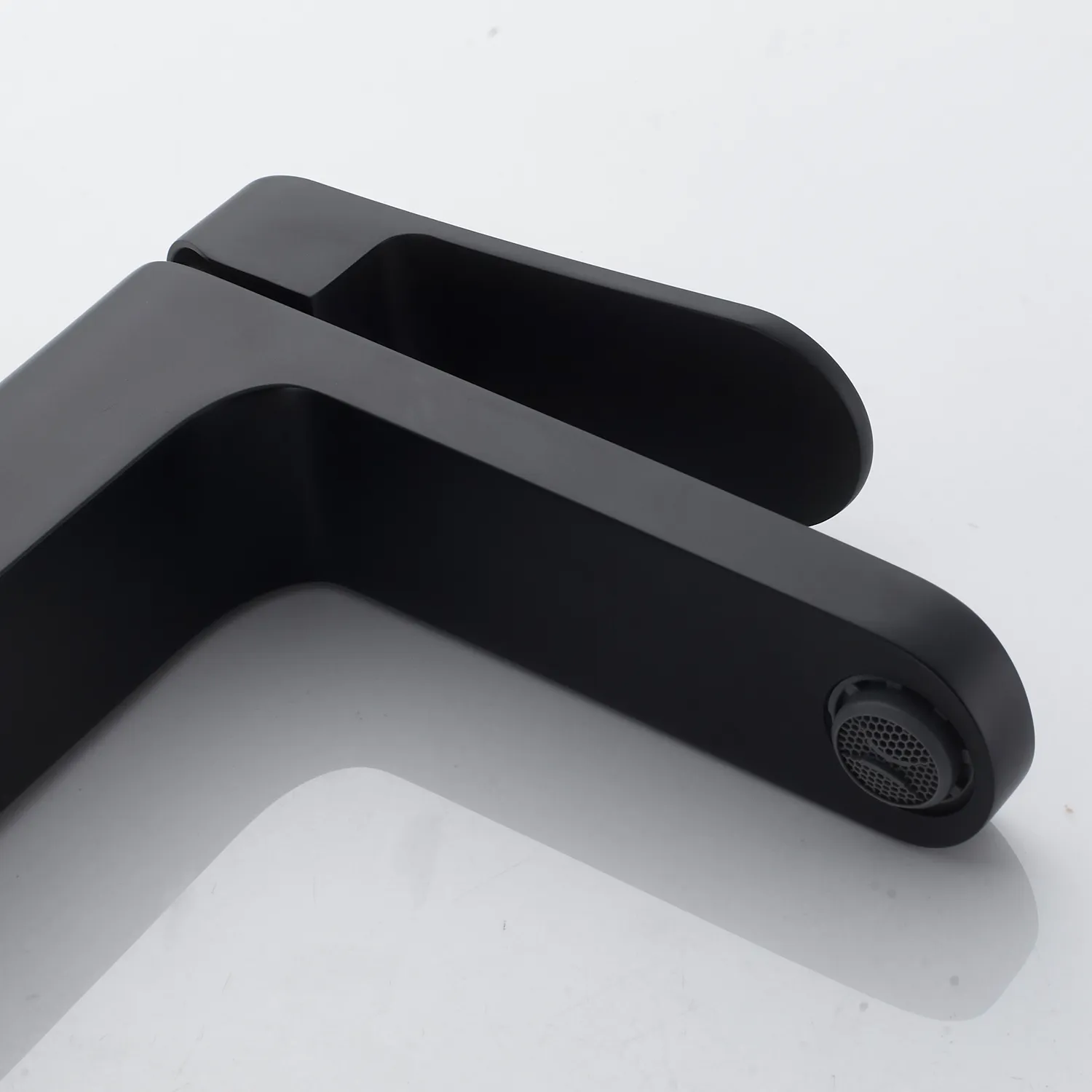 Смеситель для раковины Shevanik S4501H, черный