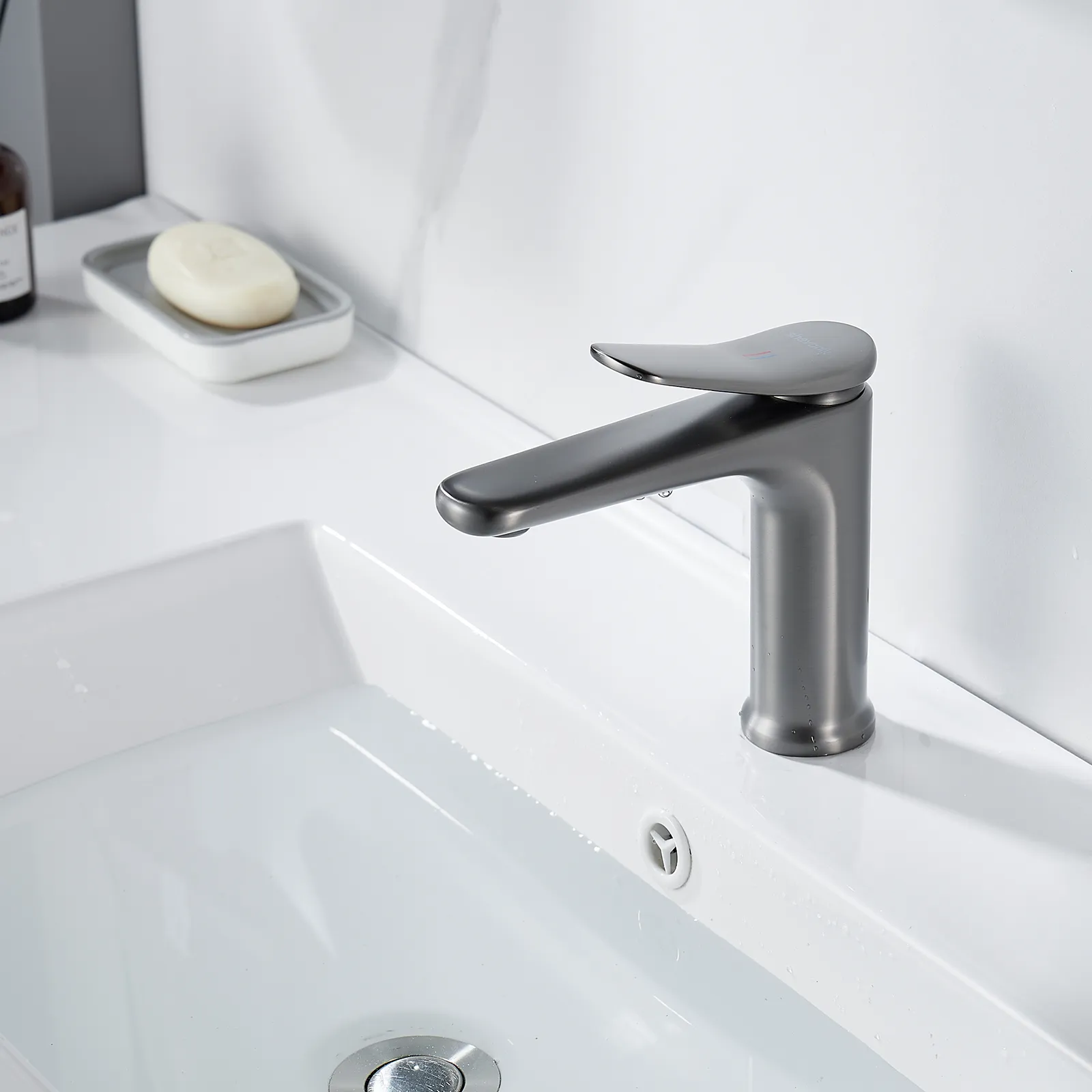 Смеситель для раковины Shevanik S4701T, оружейная сталь