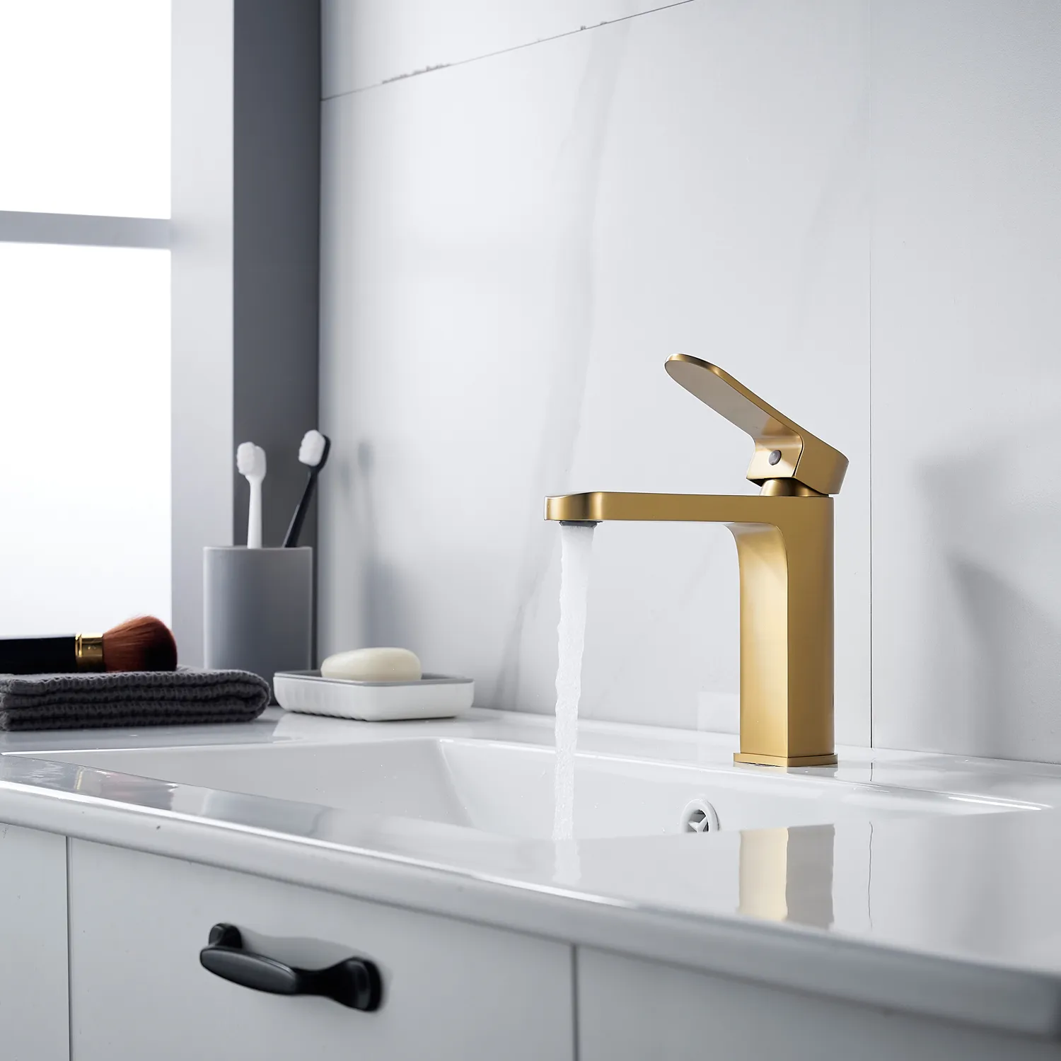 Смеситель для раковины Shevanik S4501G, золотой сатин