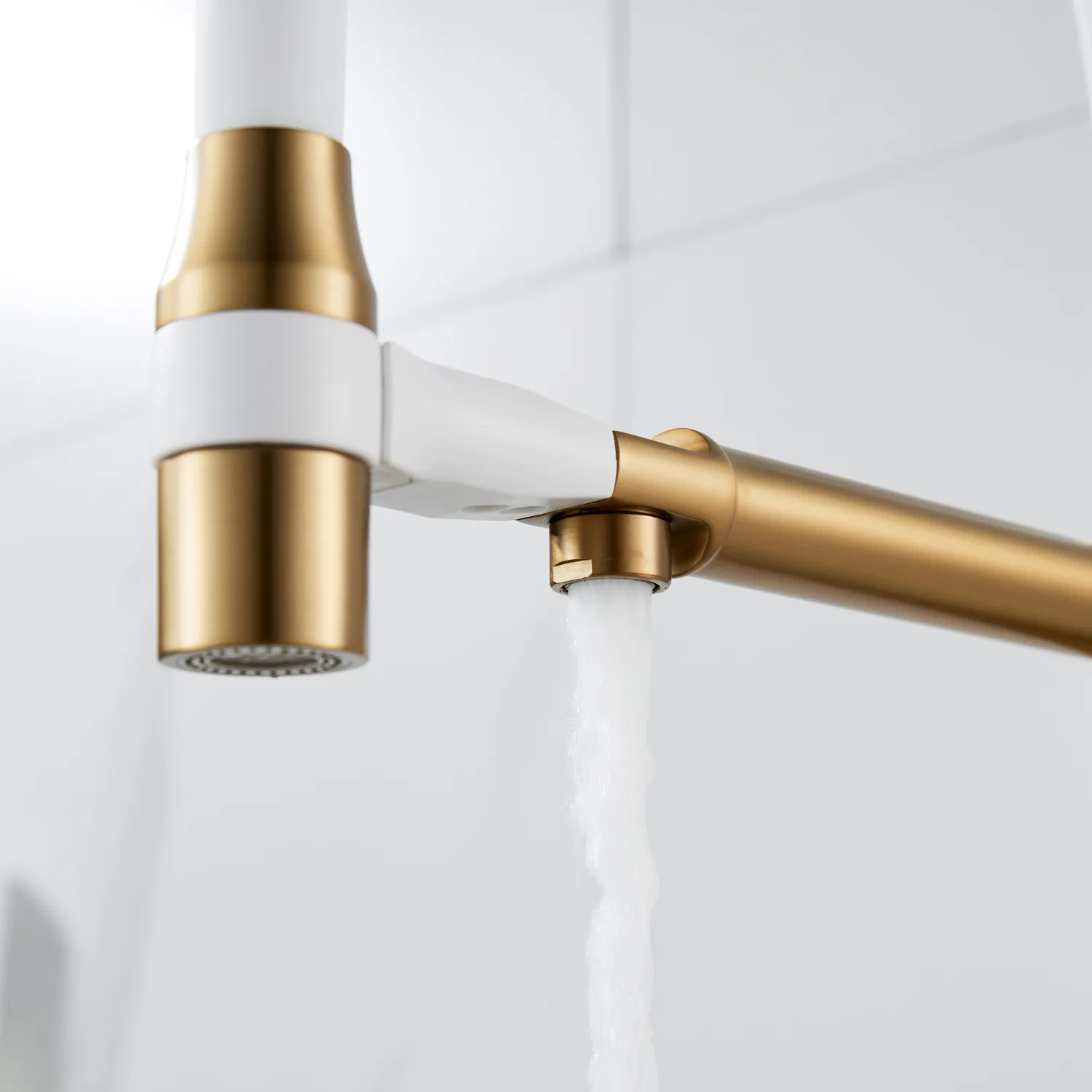 Смеситель для кухни с гибким изливом и подключением фильтра Shevanik S378G, золотой сатин/белый