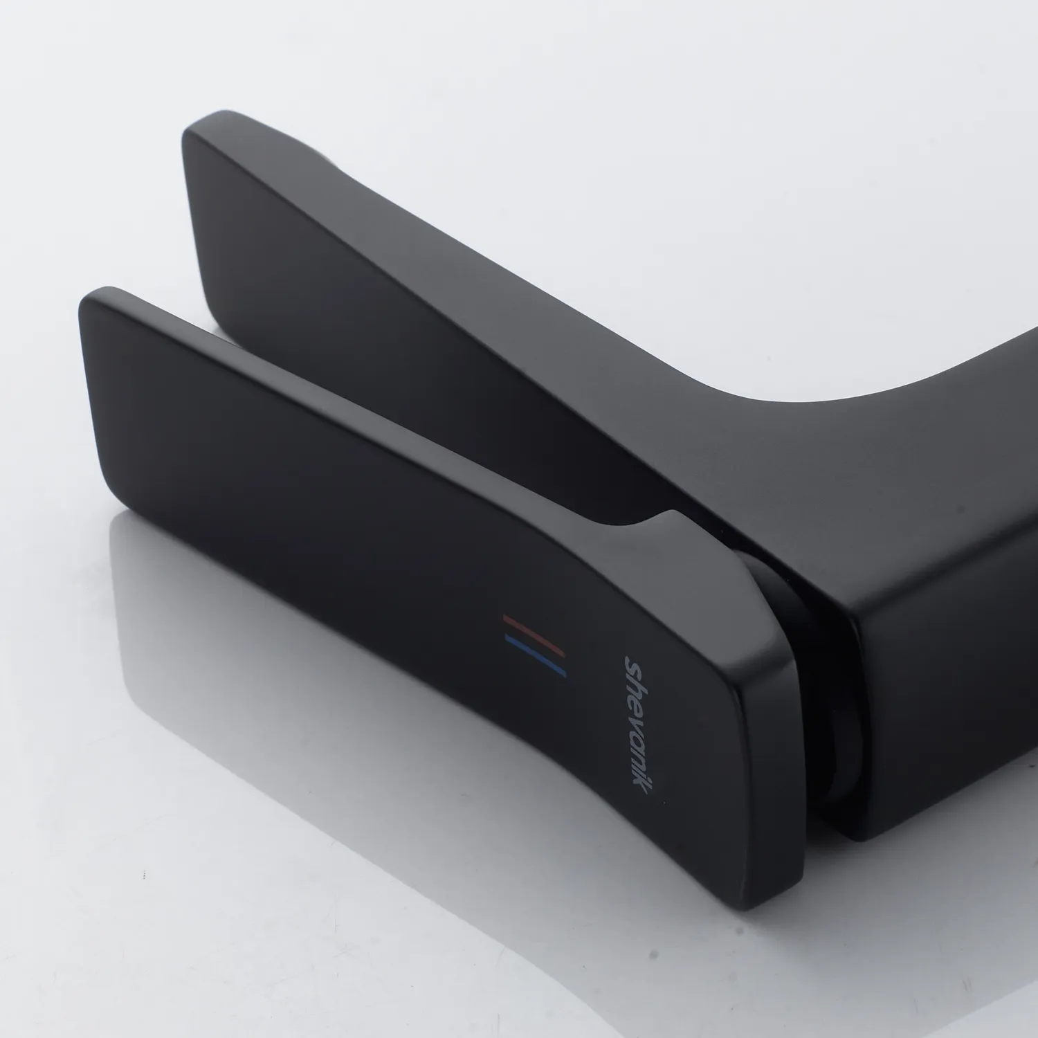 Смеситель для раковины Shevanik S4601H, черный