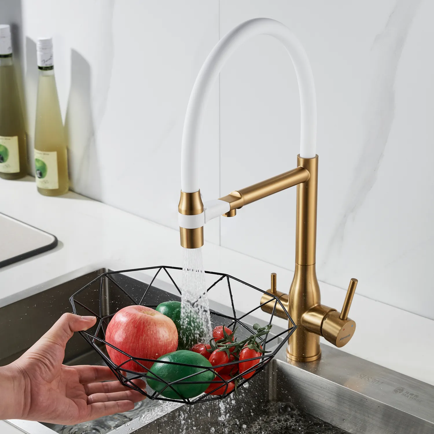 Смеситель для кухни с гибким изливом и подключением фильтра Shevanik S378G, золотой сатин/белый