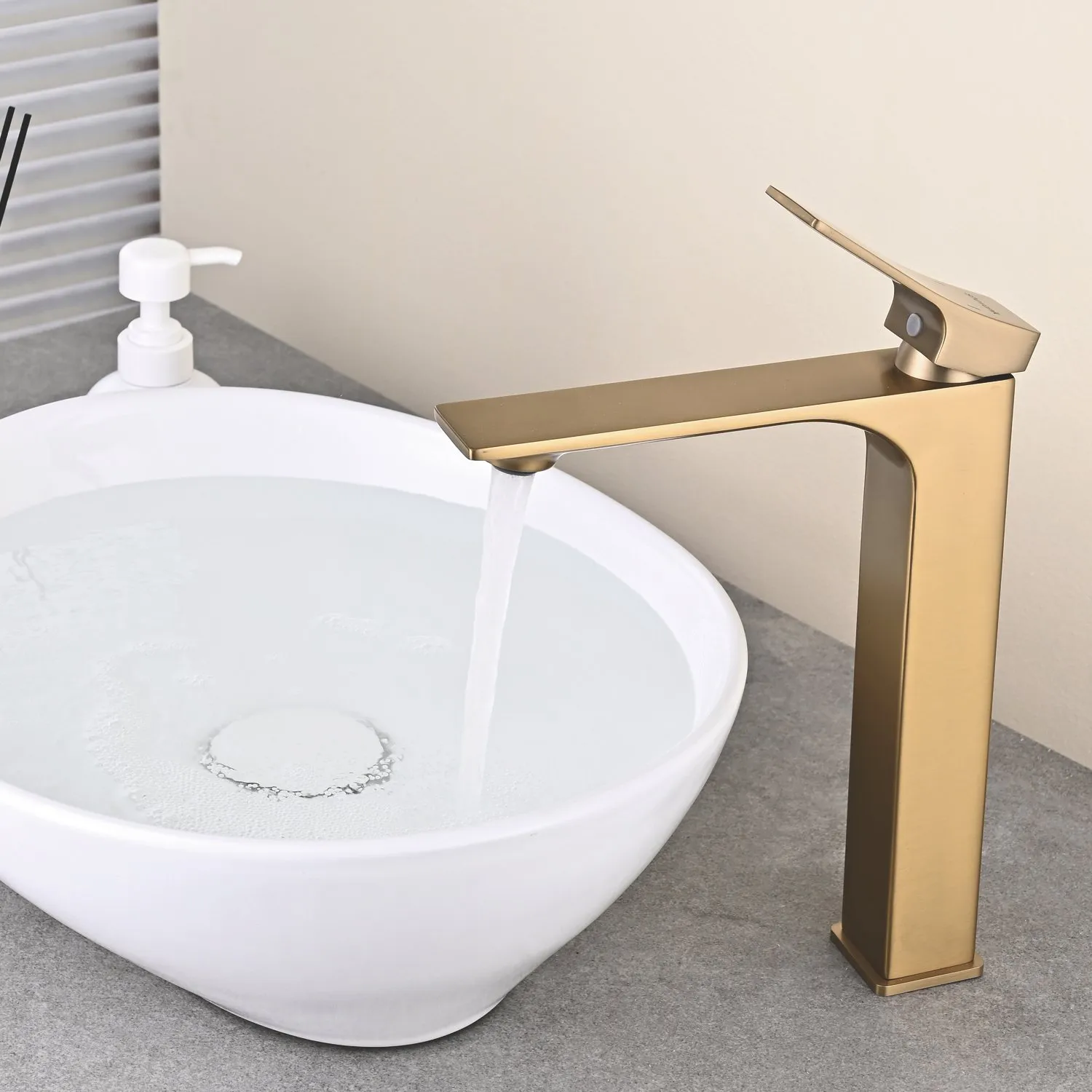 Смеситель для раковины высокий Shevanik S6111G, золотой сатин